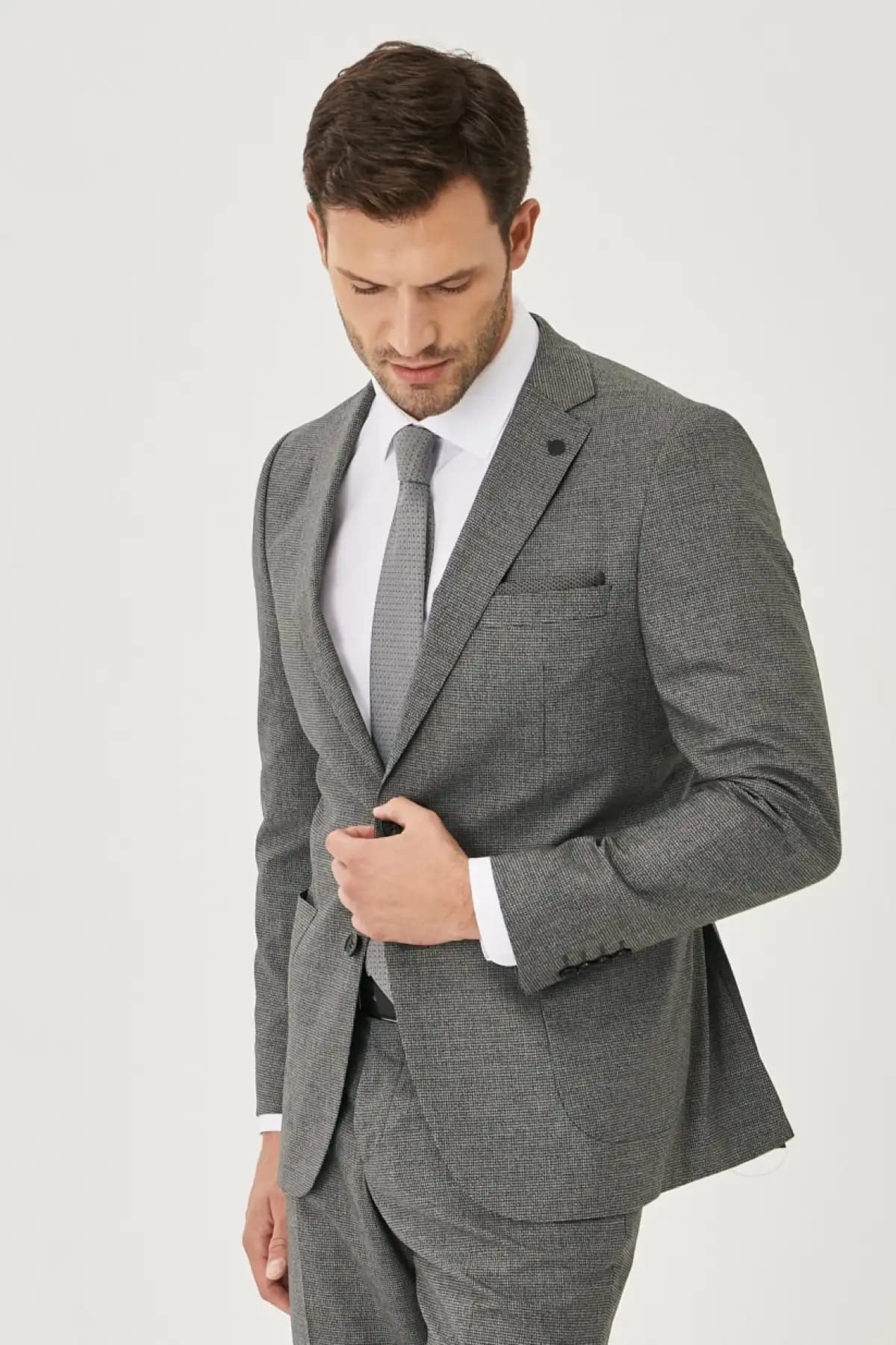 Altınyılz Takım Elbise Koleksiyonu: Türk Moda Trendleri ve Stil Önerileri