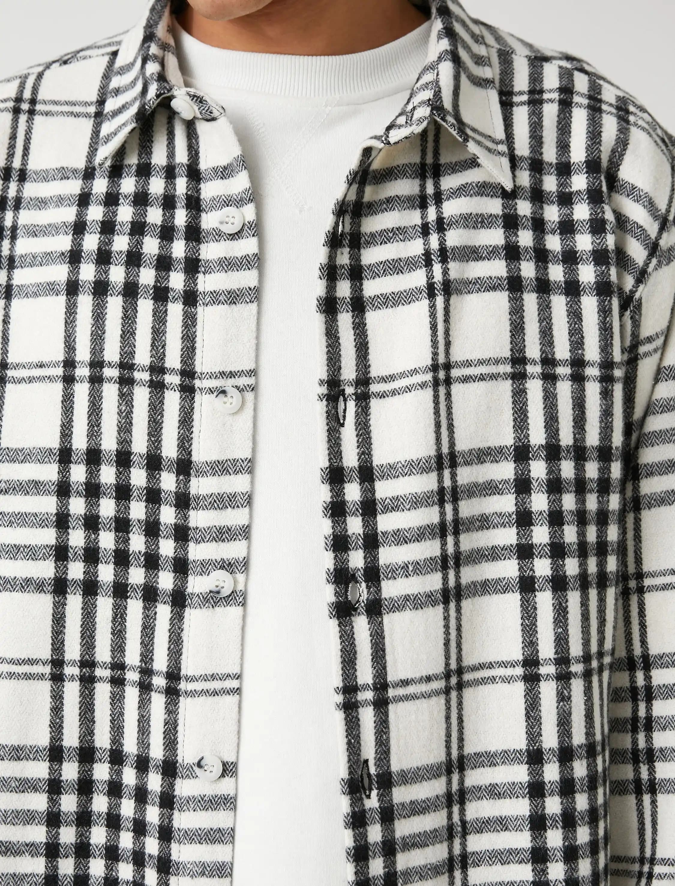 Beyaz Oduncu Gömleği Modada Şıklık ve Rahatlığın Birleşimi