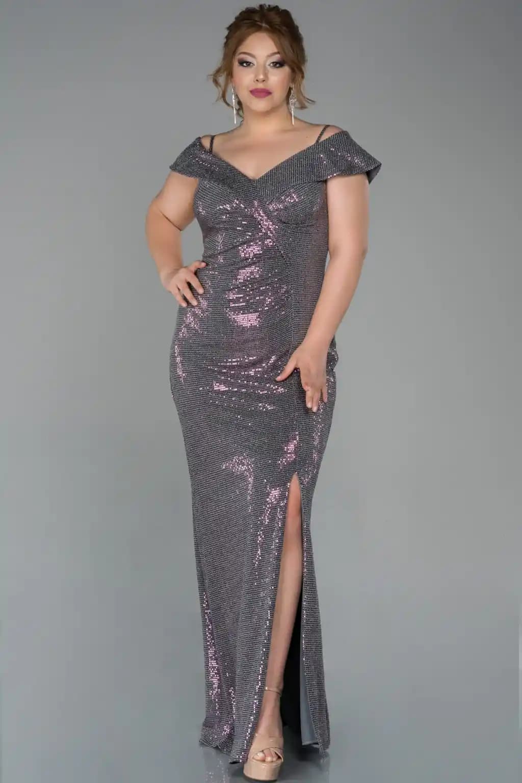 Büyük Beden Nisan Elbiseleri Moda Trendleri ve Stil İpuçları 2024