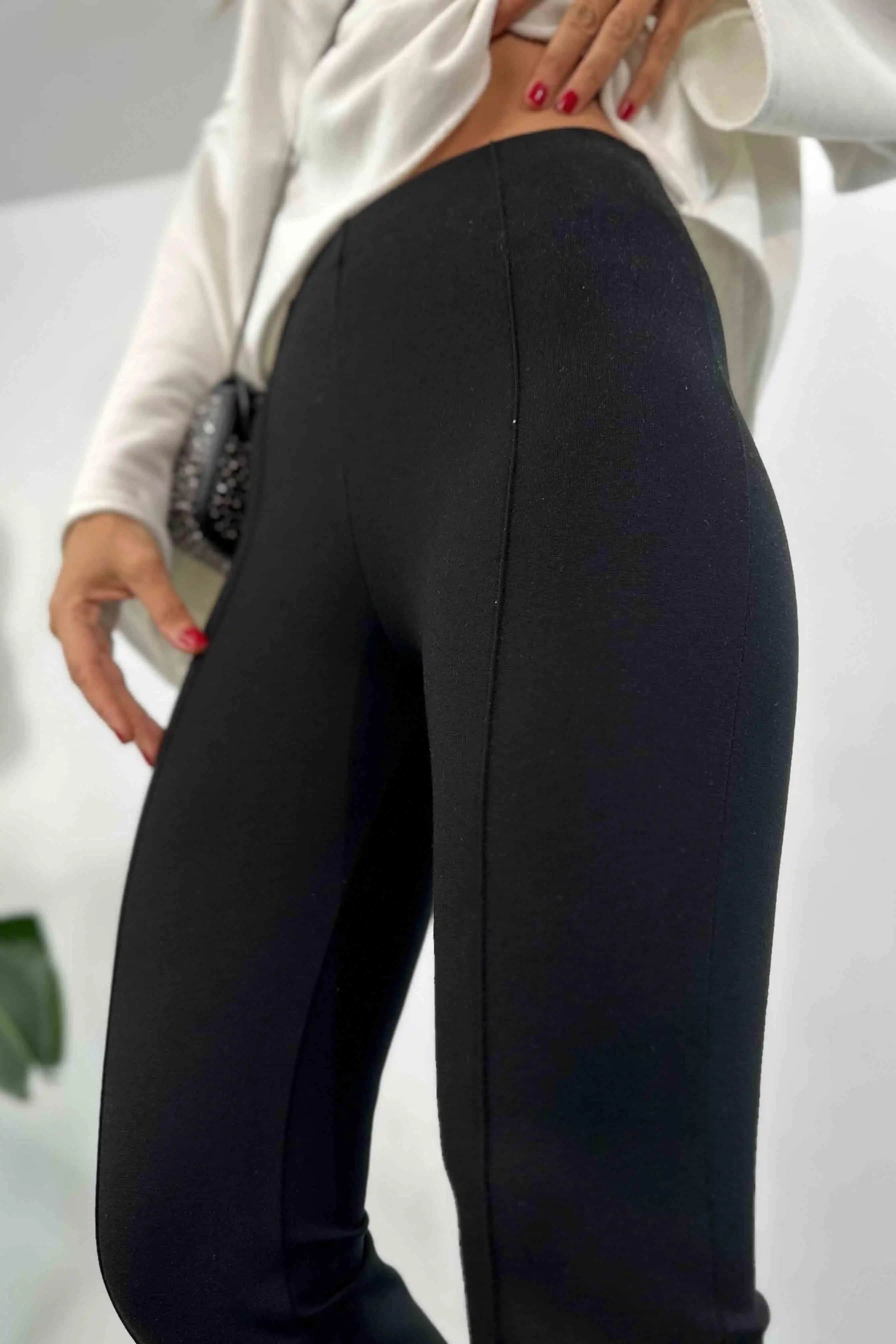 Çelik Kumaş Nedir ve Moda Dünyasında Nasıl Kullanılır