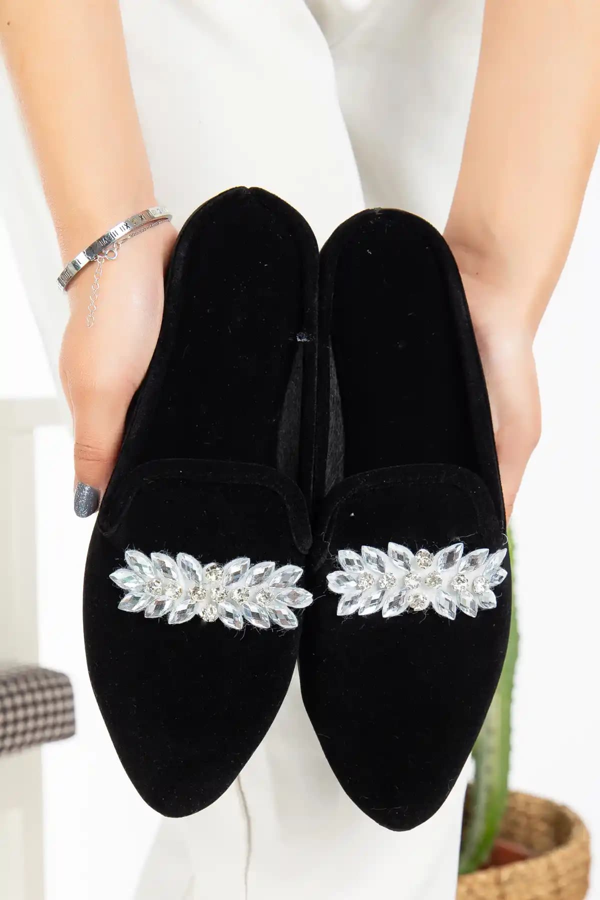 Çeyiz Terliği: Geleneksel ve Modern Tasarımlarla Evlilik Hazırlıklarının Vazgeçilmezi