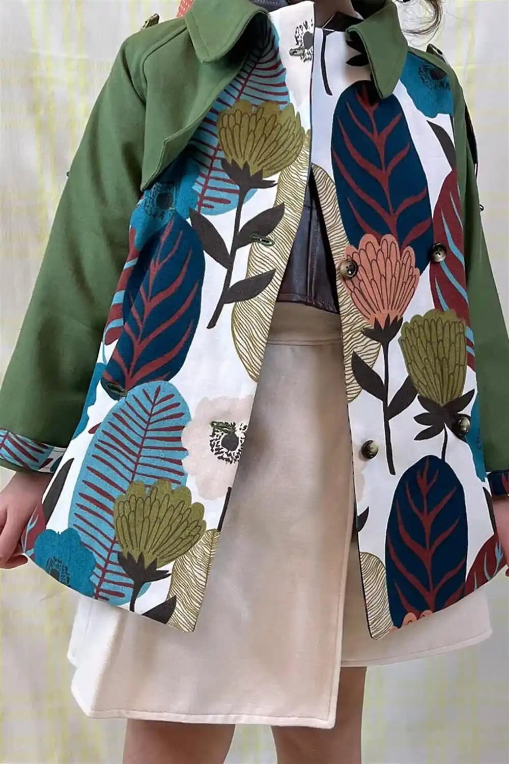 Çiçekli Trençkotlar: Bahar ve Şıklığın Vazgeçilmez Modası Detayları