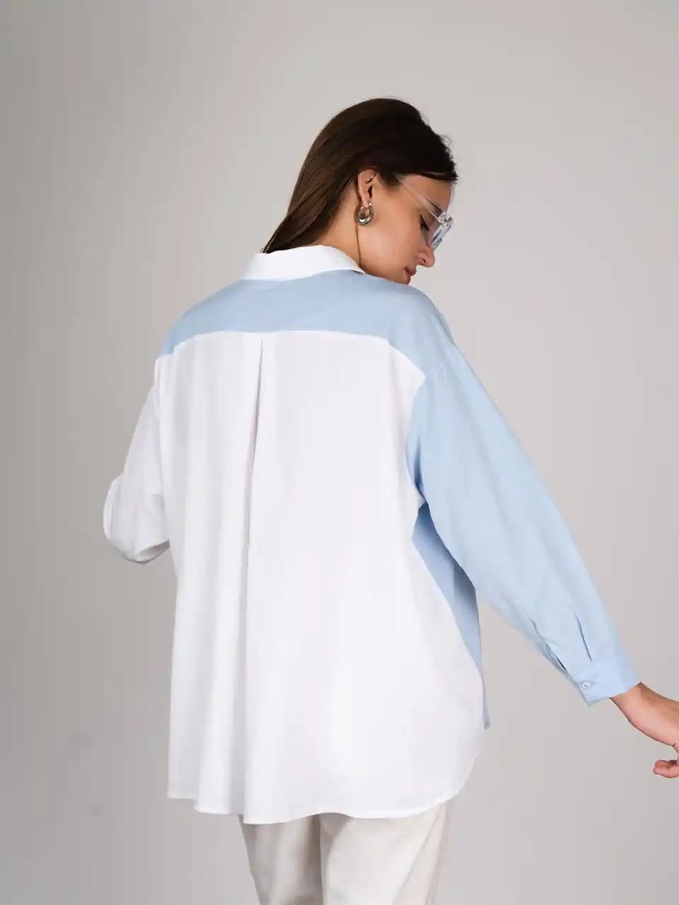 Çift Renk Gömleklerle Tarzınızı Yükseltmenin Moda Trendleri ve Kombin İpuçları