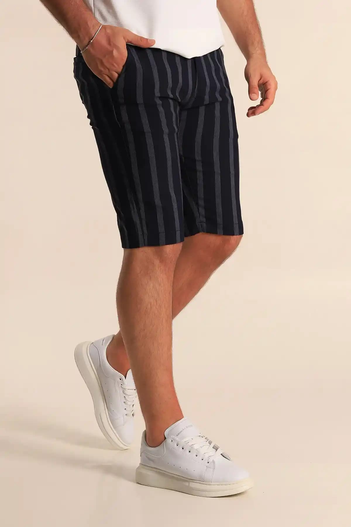 Çizgili Erkek Şortları: Yaz Modasında Rahatlık ve Şıklığın Birleşimi