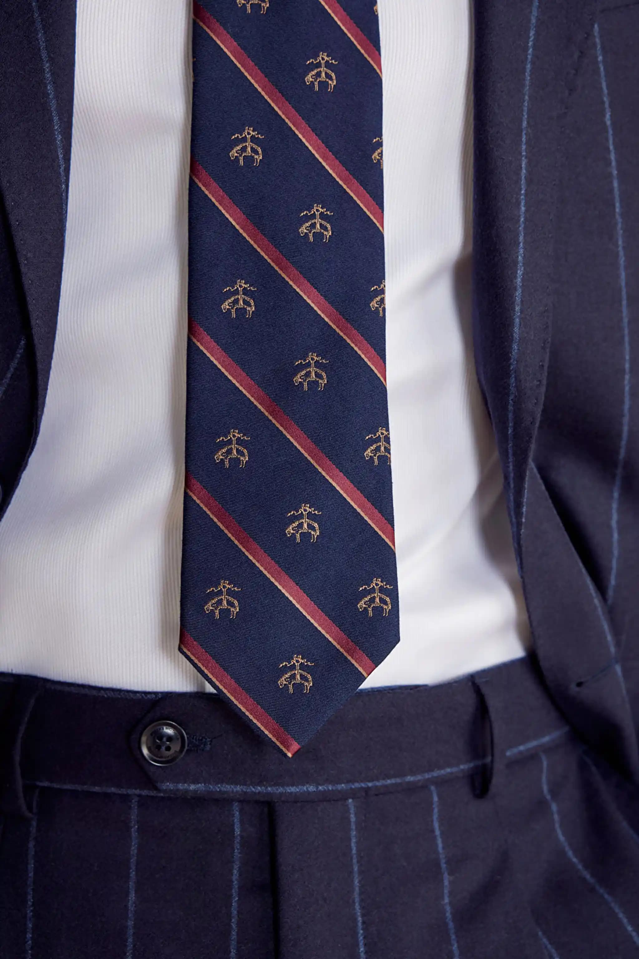 Çizgili Kravatlar: Moda Dünyasında Şıklığın ve Zamansızlığın Simgesi