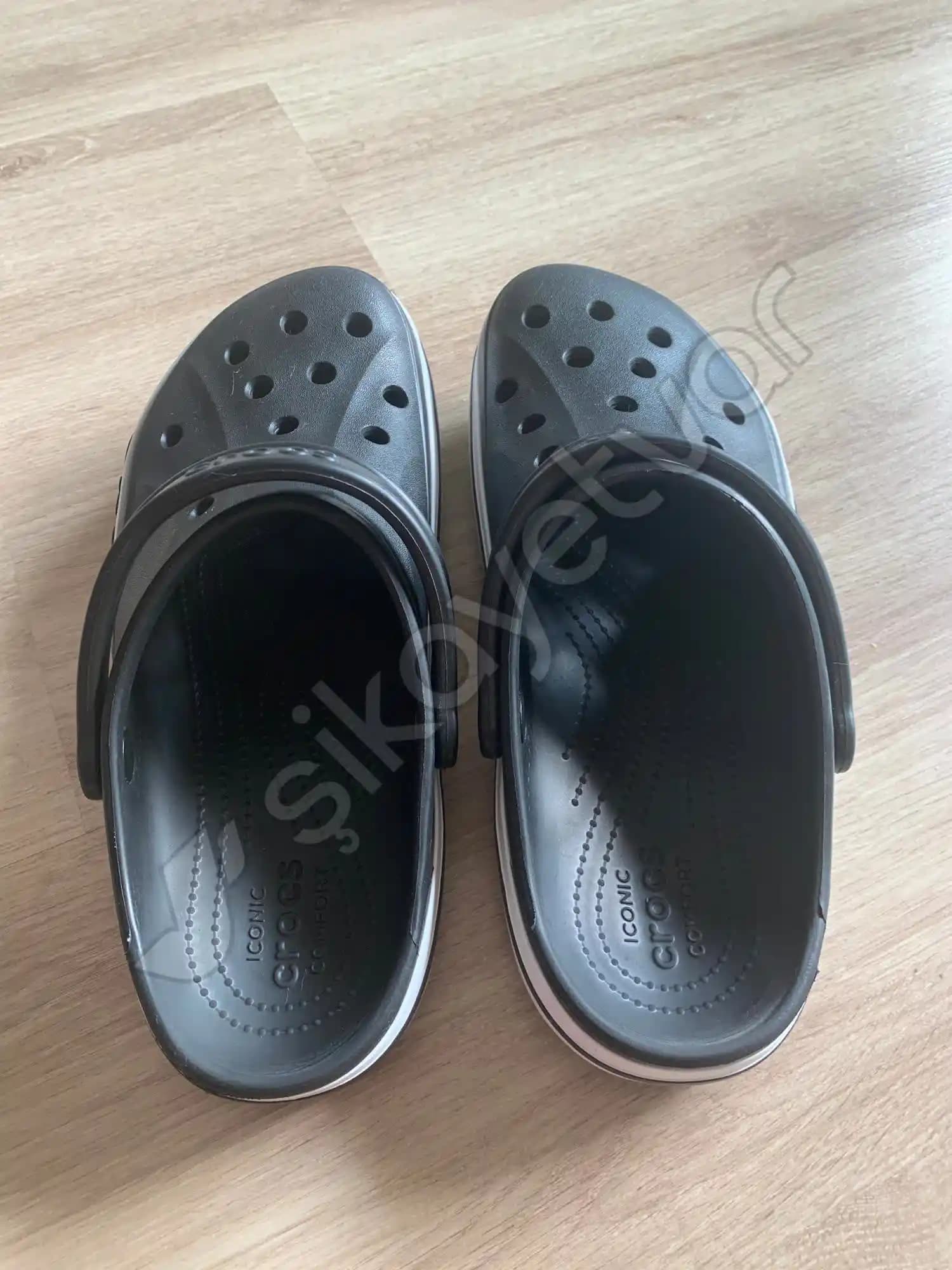 Crocs Terlikler: Moda ve Konforun Birlikte Sunulduğu Güncel Trendler ve İşbirlikleri