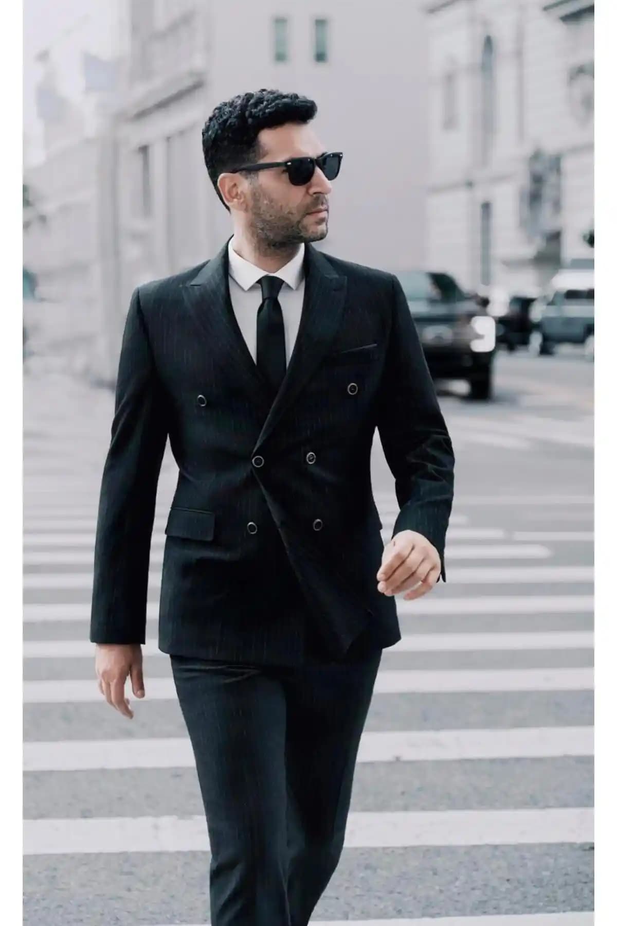 Dar Kesim Takım Elbise Nedir, Özellikleri ve Stil İpuçlarıyla Modern Erkek Giyim
