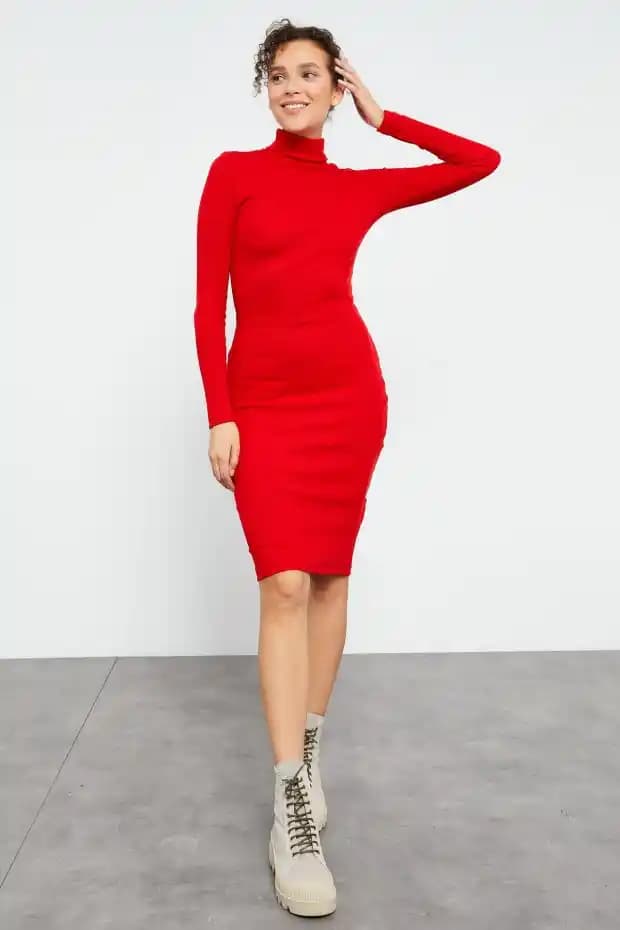 Dar Triko Elbise Modasında Güncel Trendler ve Kombinasyon İpuçları