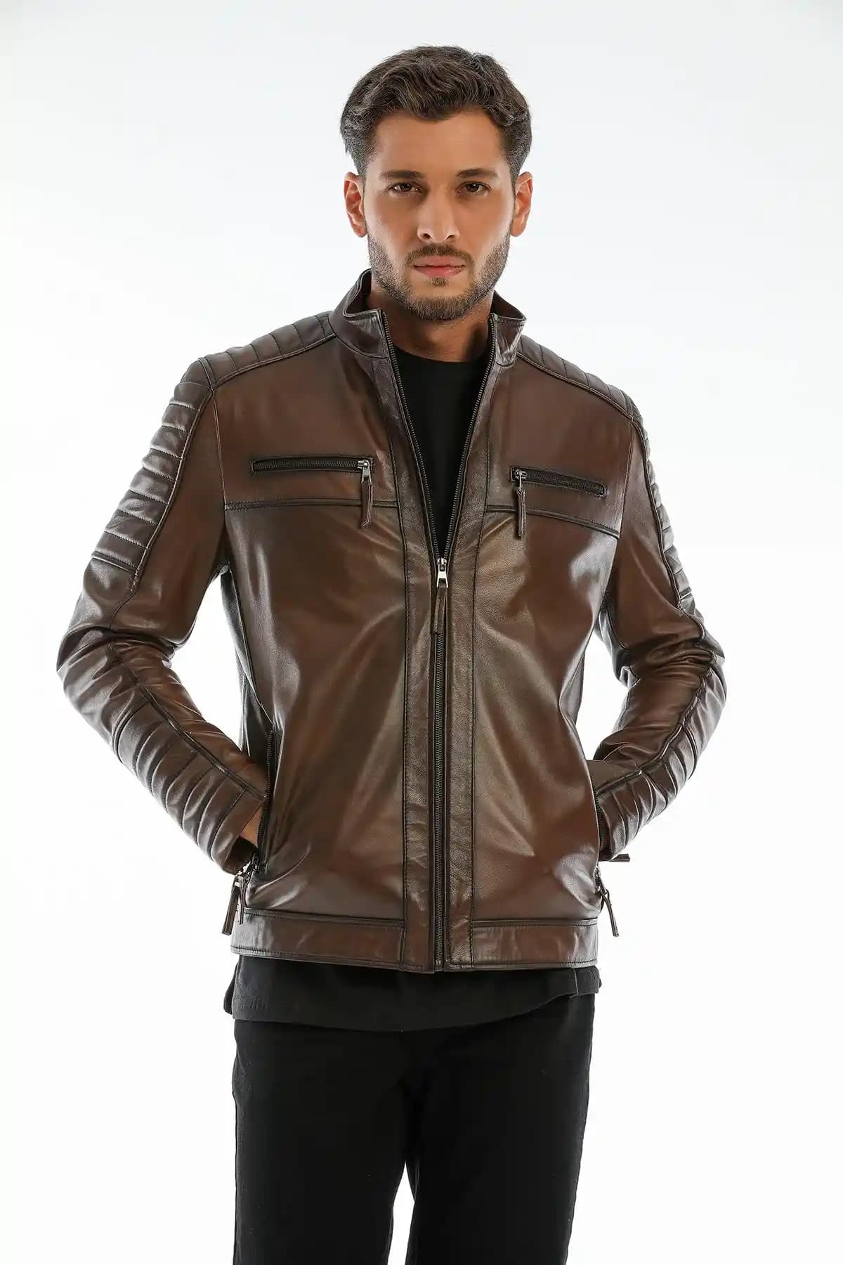 Deri Montlar: Moda Dünyasında Zamansız ve Şık Bir Dış Giyim Seçeneği