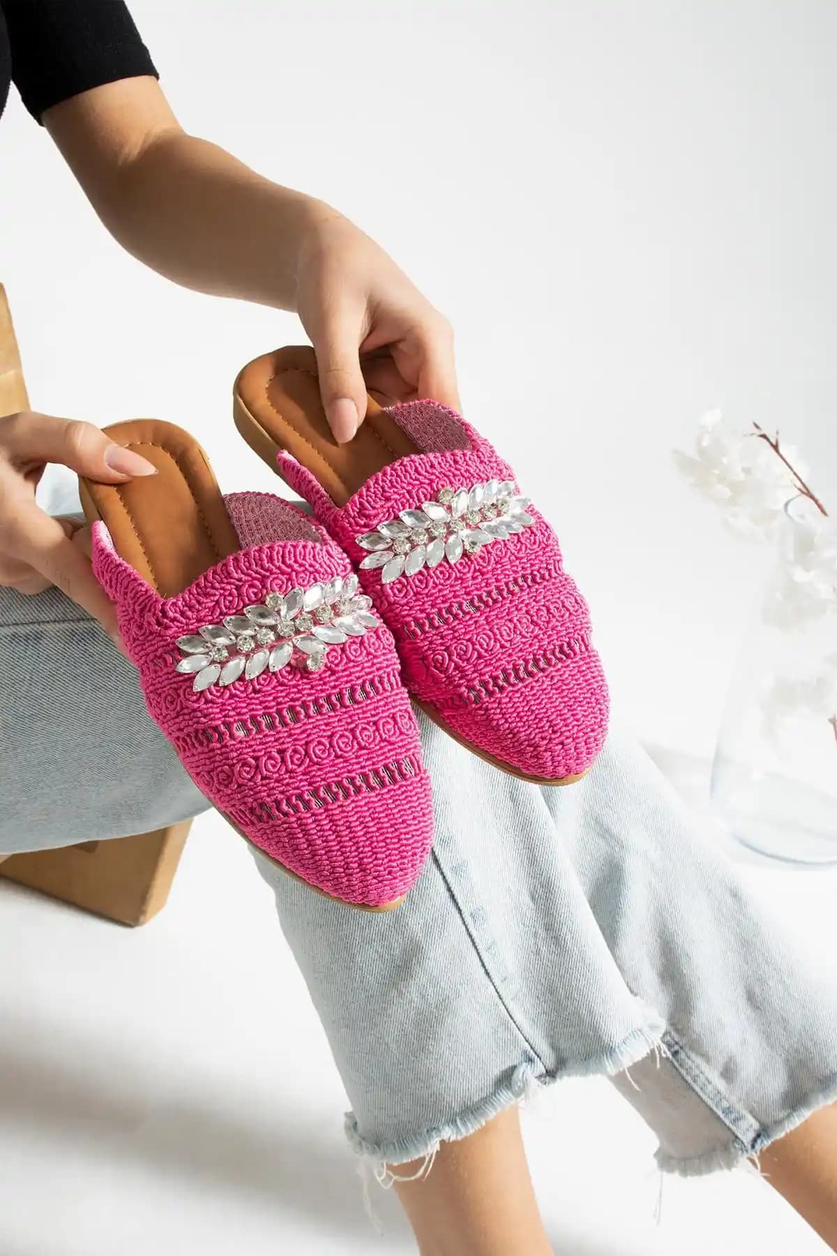 El İşçiliği ve Terlik Örme Sanatıyla Moda Dünyasında Sürdürülebilir Tasarımlar