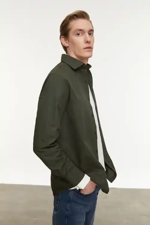 Erkek Giyiminde Outlet Fırsatları: Moda ve Ekonomiyi Birleştiren Alışveriş Deneyimi