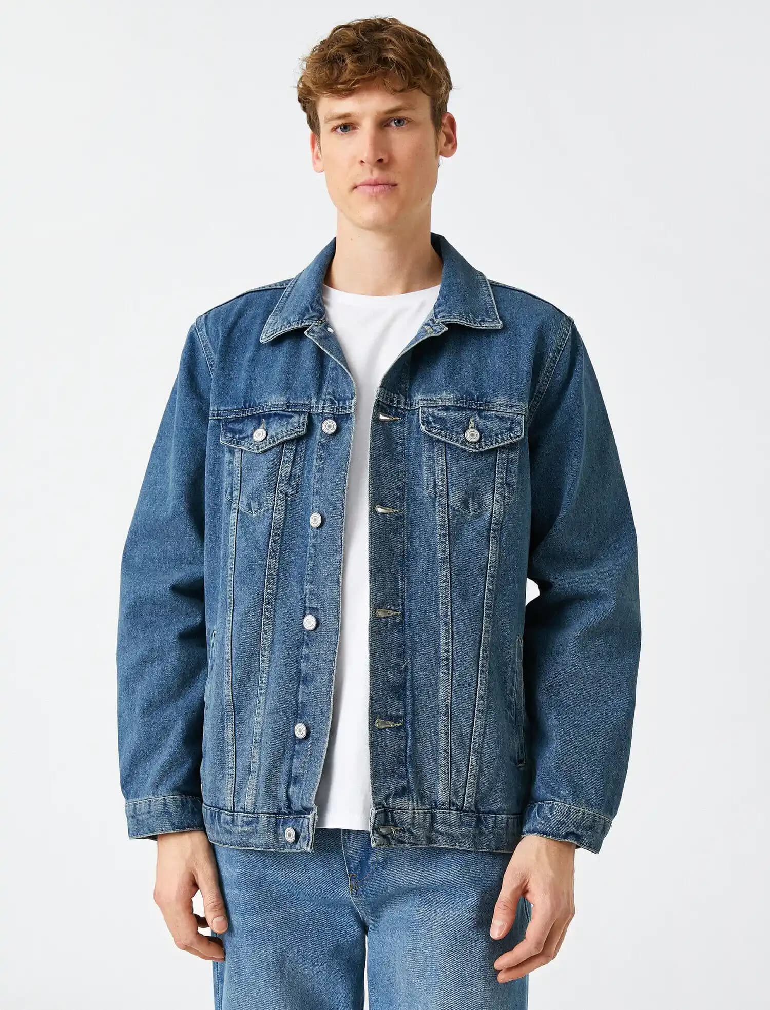 Erkek Mavi Kot Montları: Zamansız Şıklık ve Çok Yönlü Kullanım İpuçları