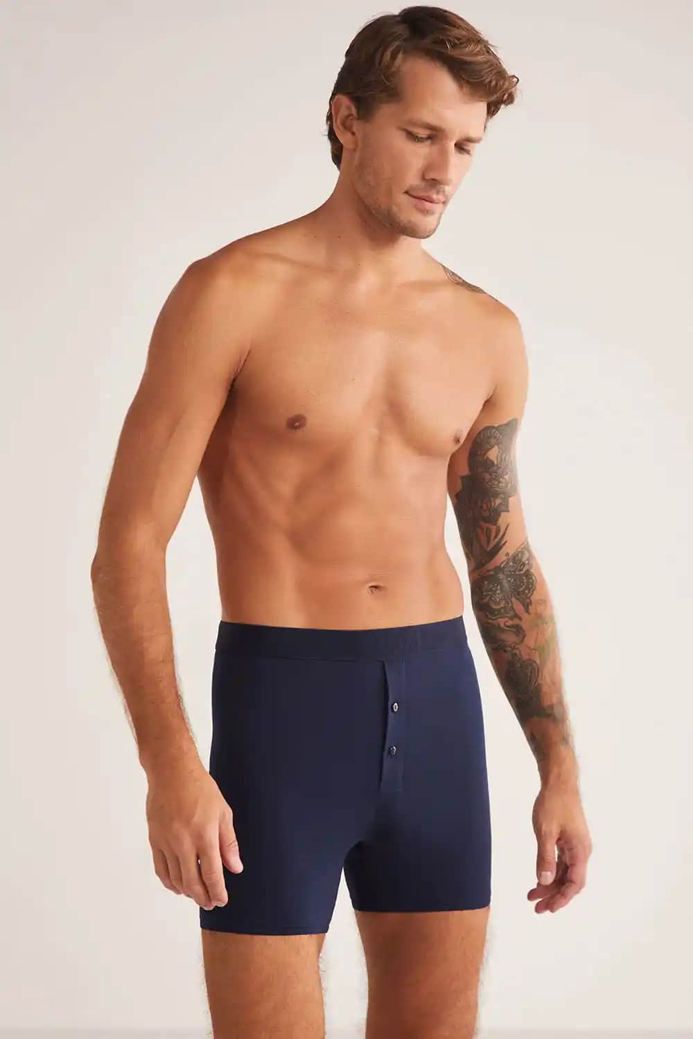 Erkek Moda Dünyasında Uzun Boxerlerin Yükselişi ve Stil İpuçları