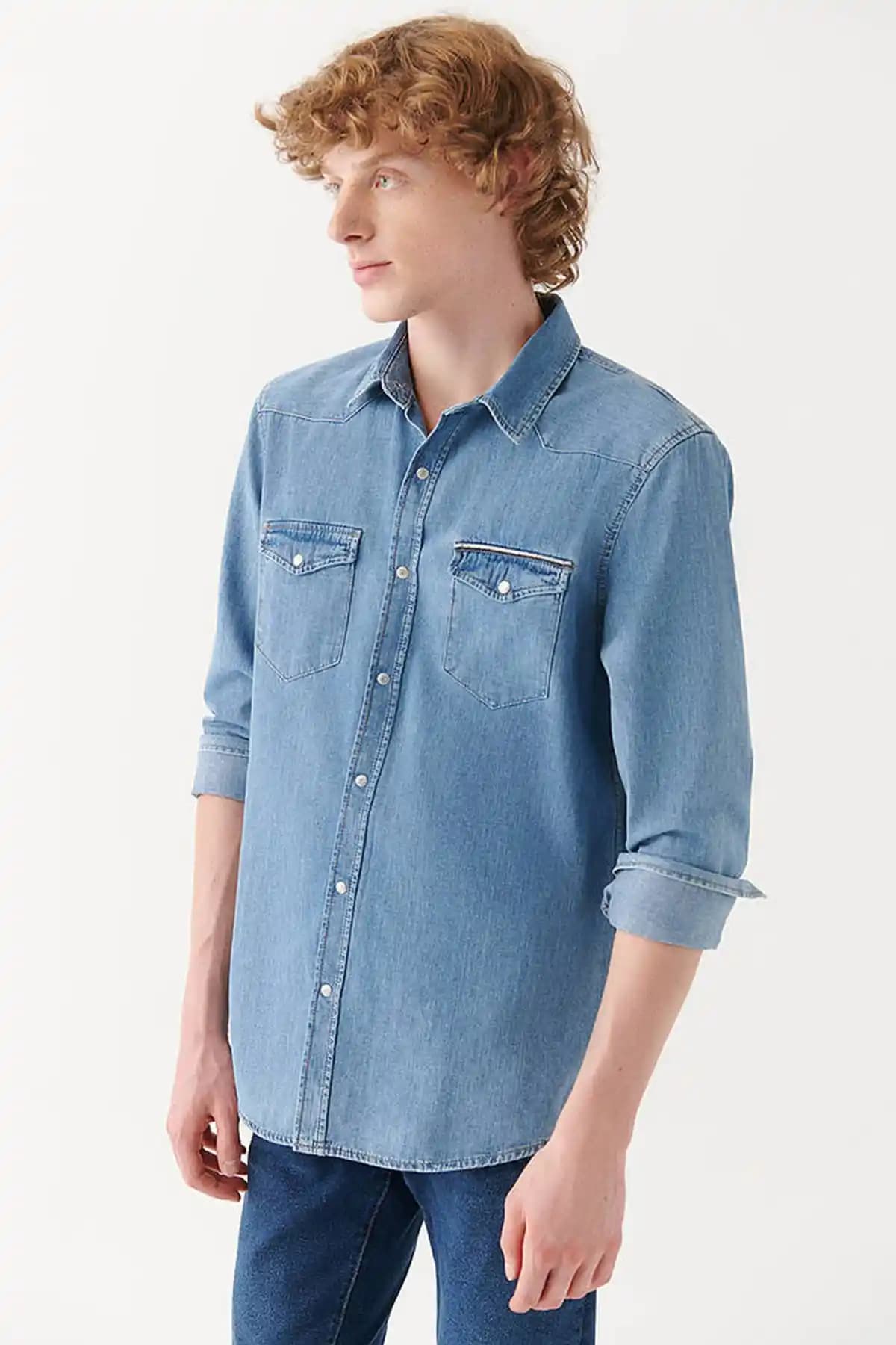 Erkek Modasında Mavi Jeans ve Kot Gömleklerin Güncel Kullanım ve Stil İpuçları