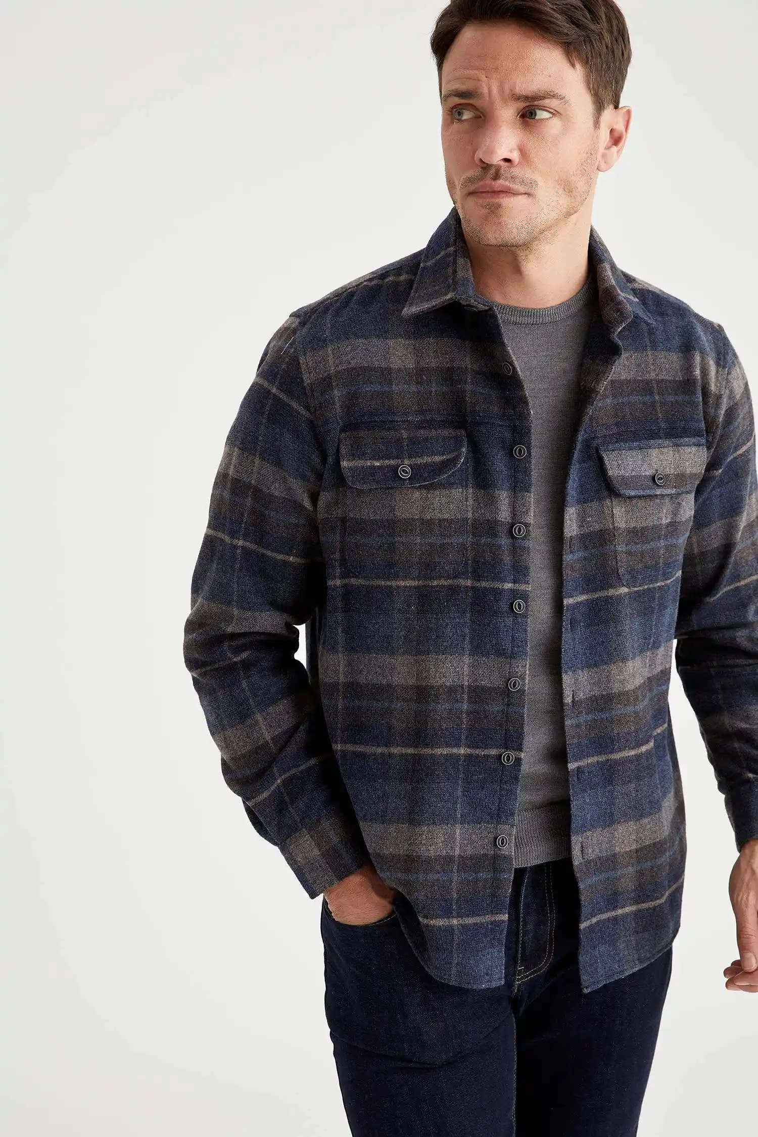 Erkek Modasında Oduncu Gömleklerin Yükselişi: Doğallık ve Şıklığın Buluşma Noktası