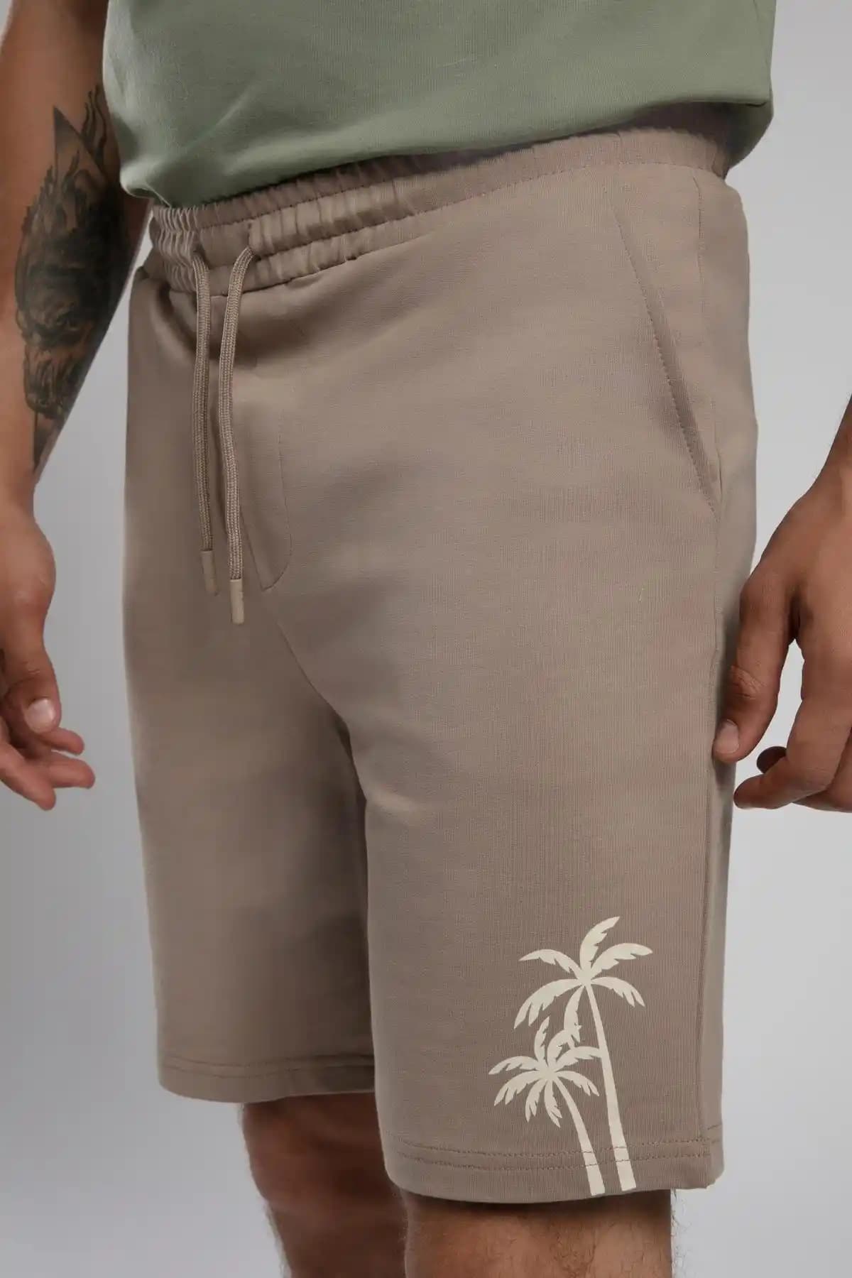 Erkek Modasında Pamuk Şort Trendleri ve Kombin İpuçları