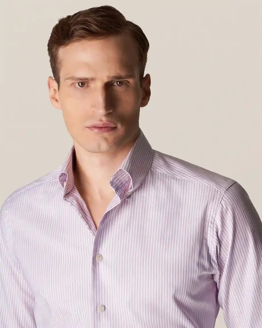 Erkek Modasında Pembe Çizgili Gömleklerin Trendleri ve Kombinasyon Önerileri