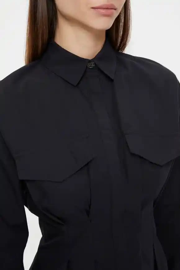 Erkek Modasında Pileli Gömlekler: Şıklık ve Konforun Modern Buluşması