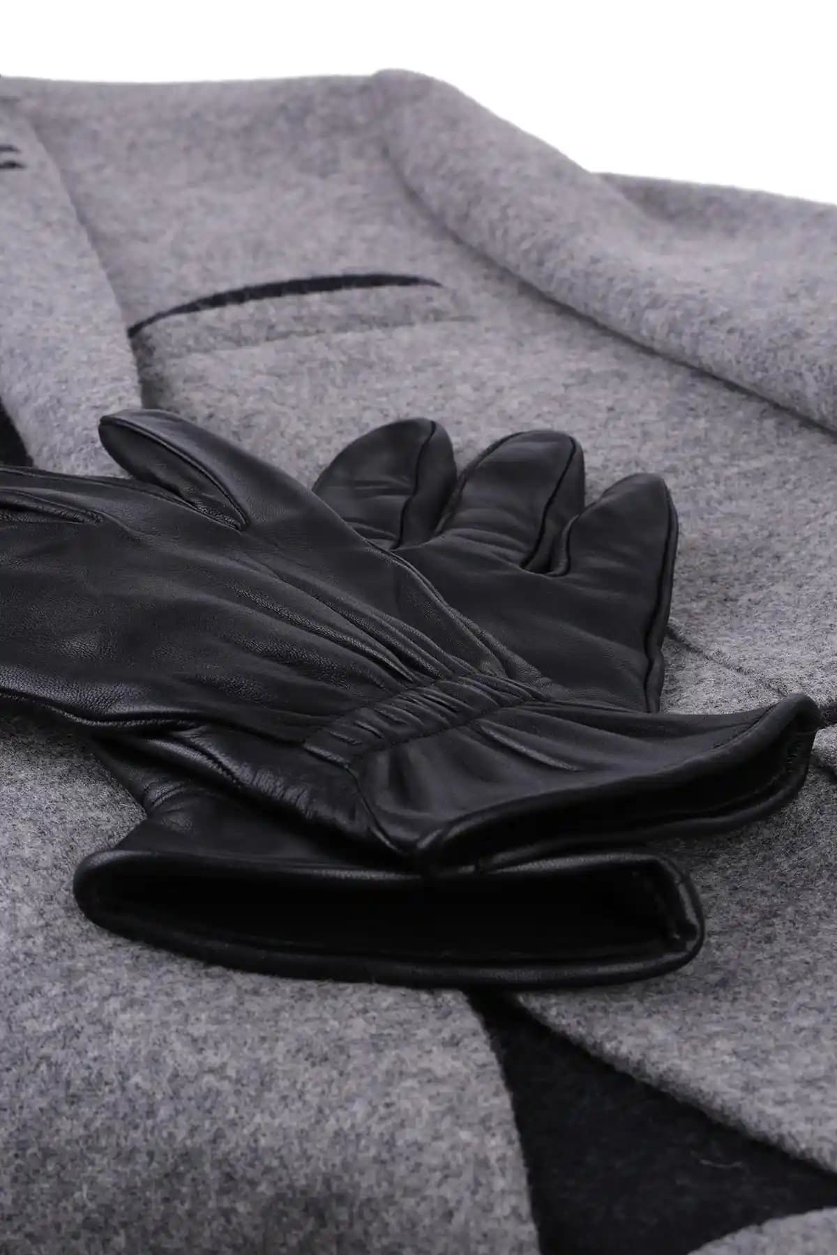 Erkek Modasında Siyah Eldivenler: Zamansız Şıklık ve Stil İpuçları