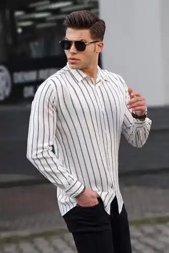 Erkek Modasında Yan Çizgili Gömlekler: Stil ve Şıklığın Modern Yansıması