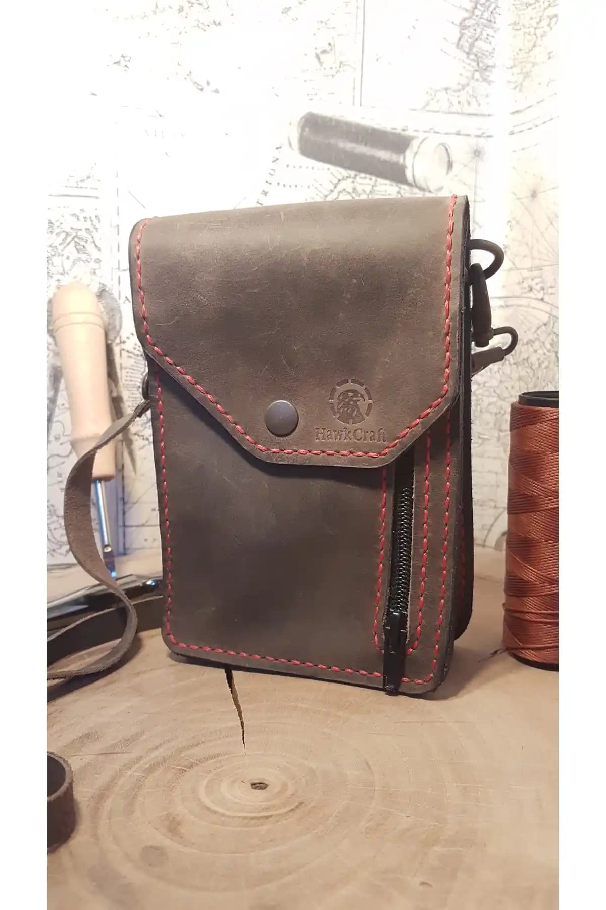 Erkek Modasında Yandan Askılı Çanta: Stil ve İşlevselliğin Birleşimi