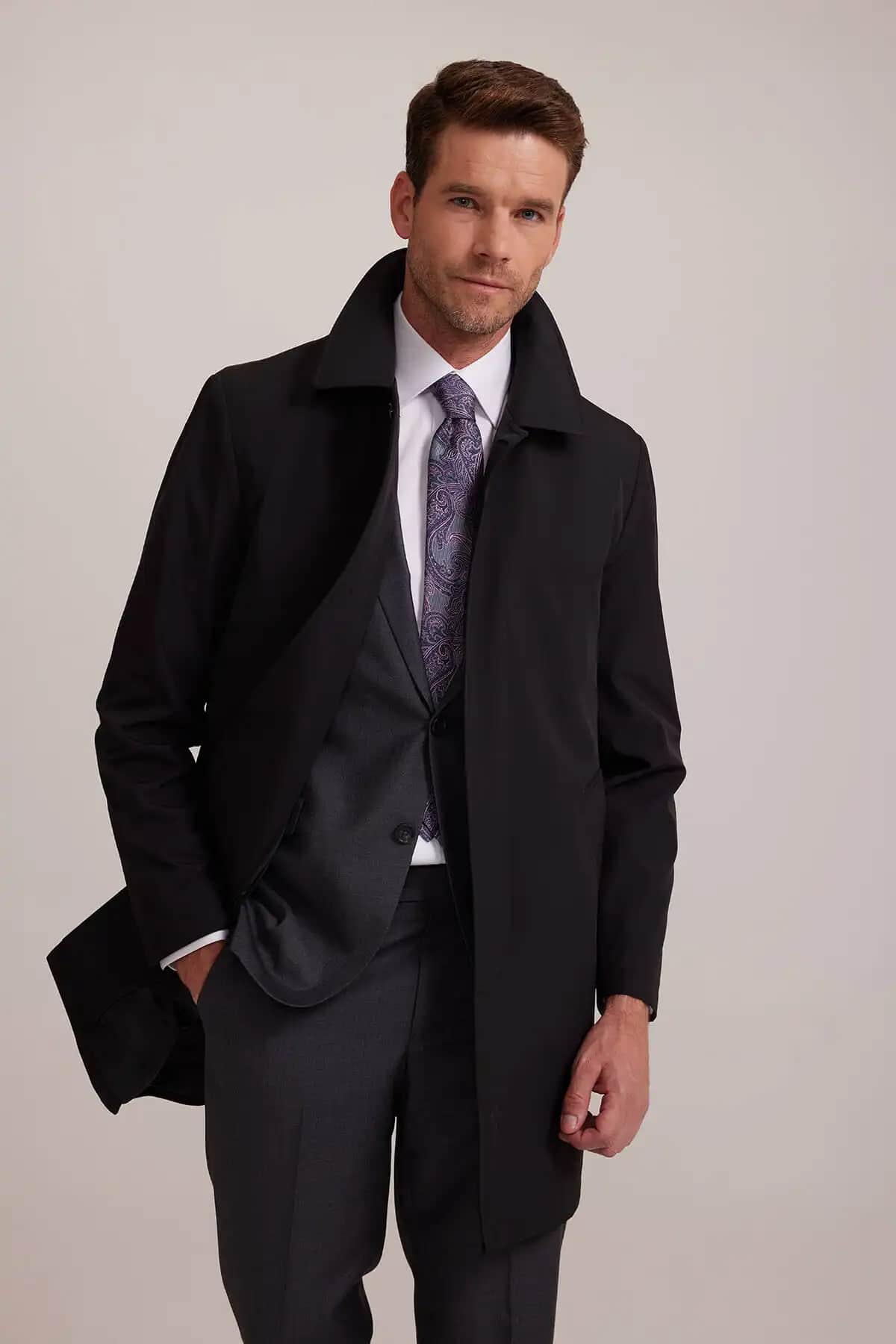 Erkek Modasında Zamansız Şıklık: Siyah Pardesü ile Stil Yaratmanın Yolları