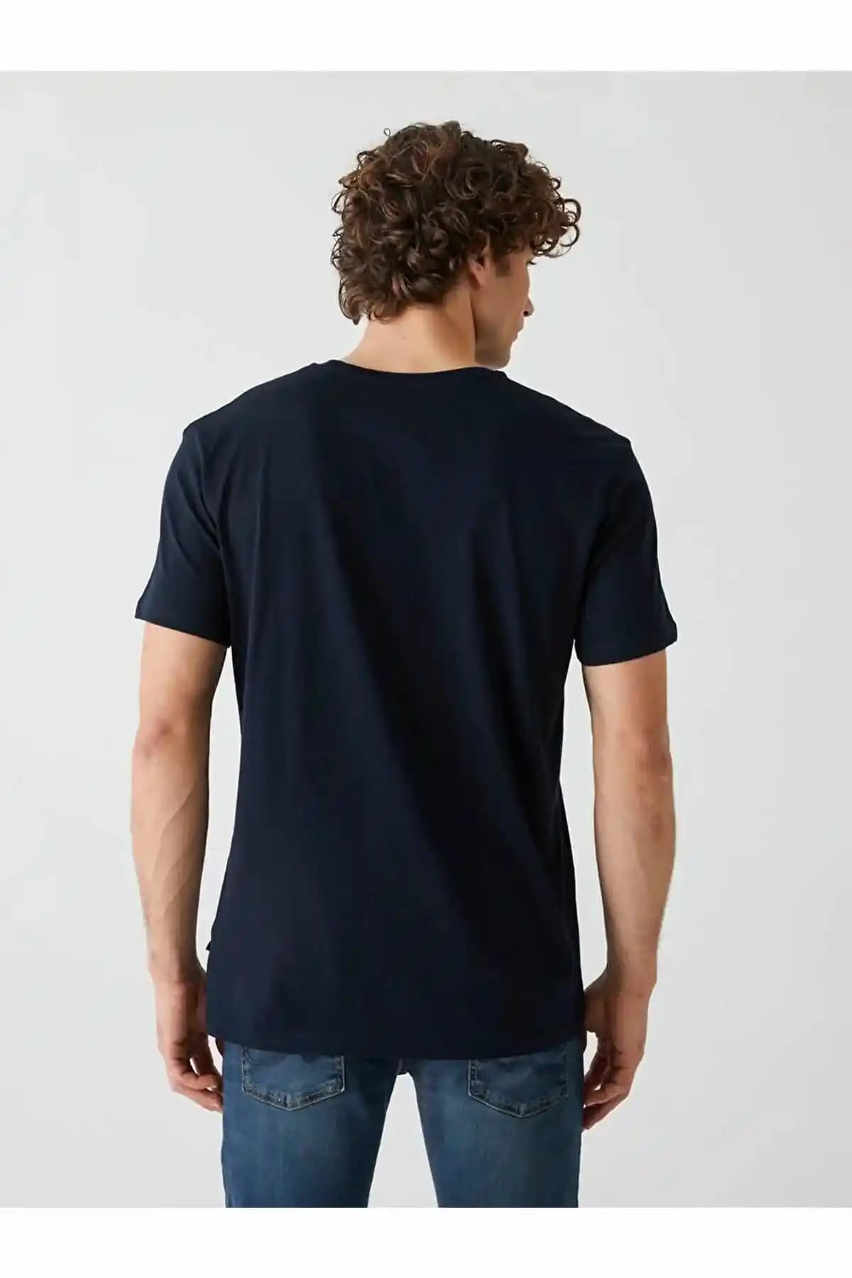 Erkek Tişörtleri Moda Trendleri ve Stil İpuçlarıyla Günlük Şıklık