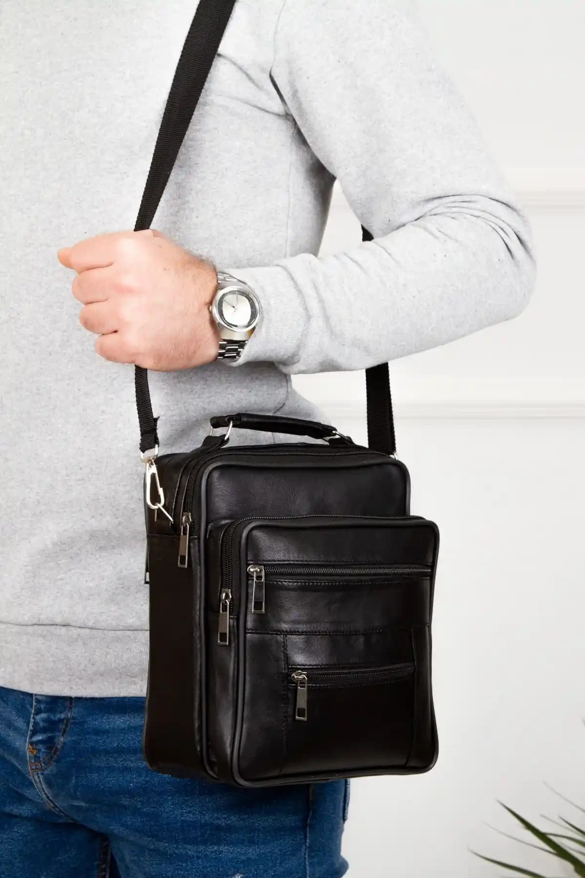 Erkekler İçin Deri Omuz Çantası Seçerken Dikkat Edilmesi Gerekenler ve Stil İpuçları