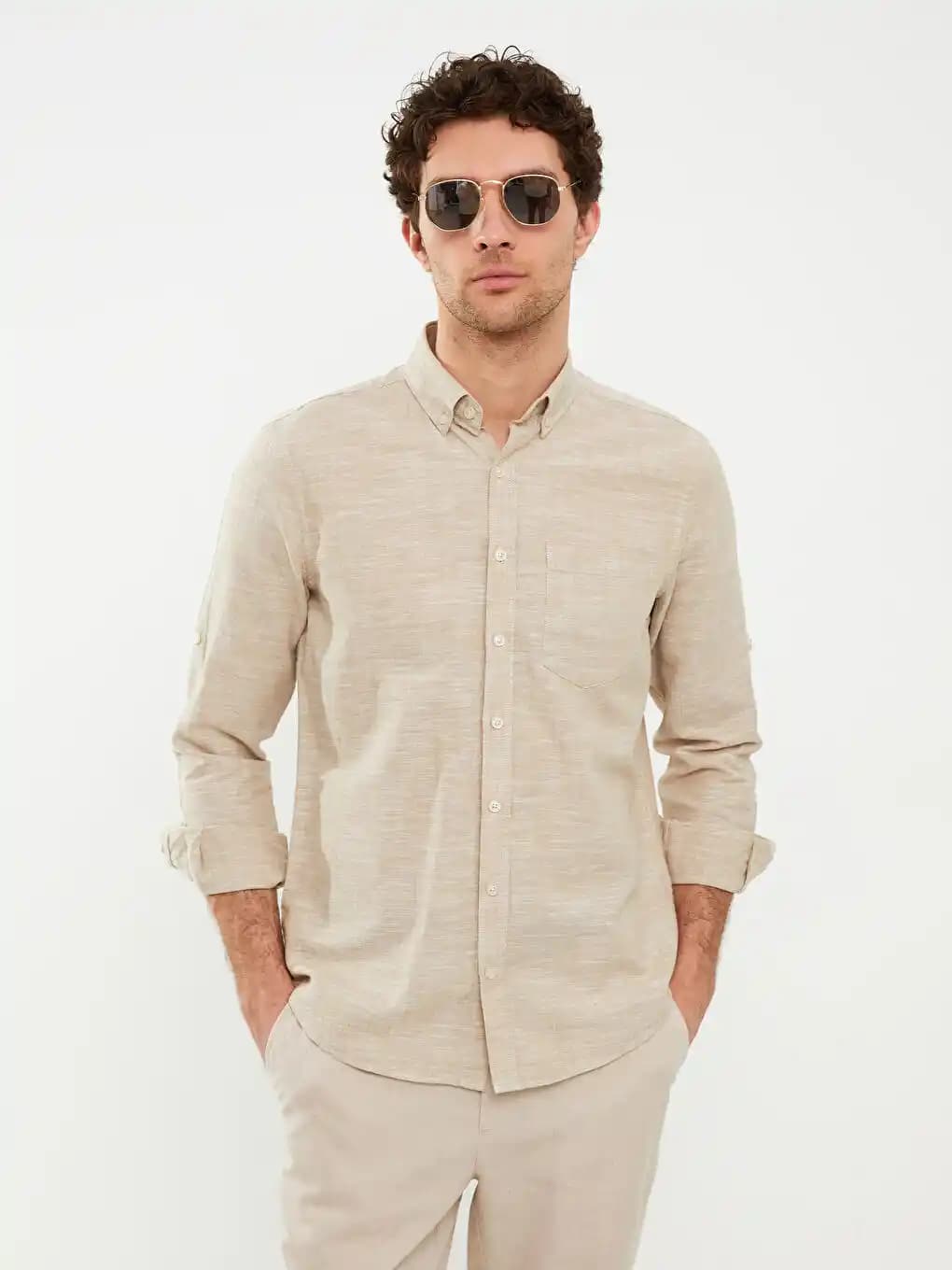Erkekler İçin Keten Gömlekler: Yazlık Şıklık ve Konforun Mükemmel Uyumu