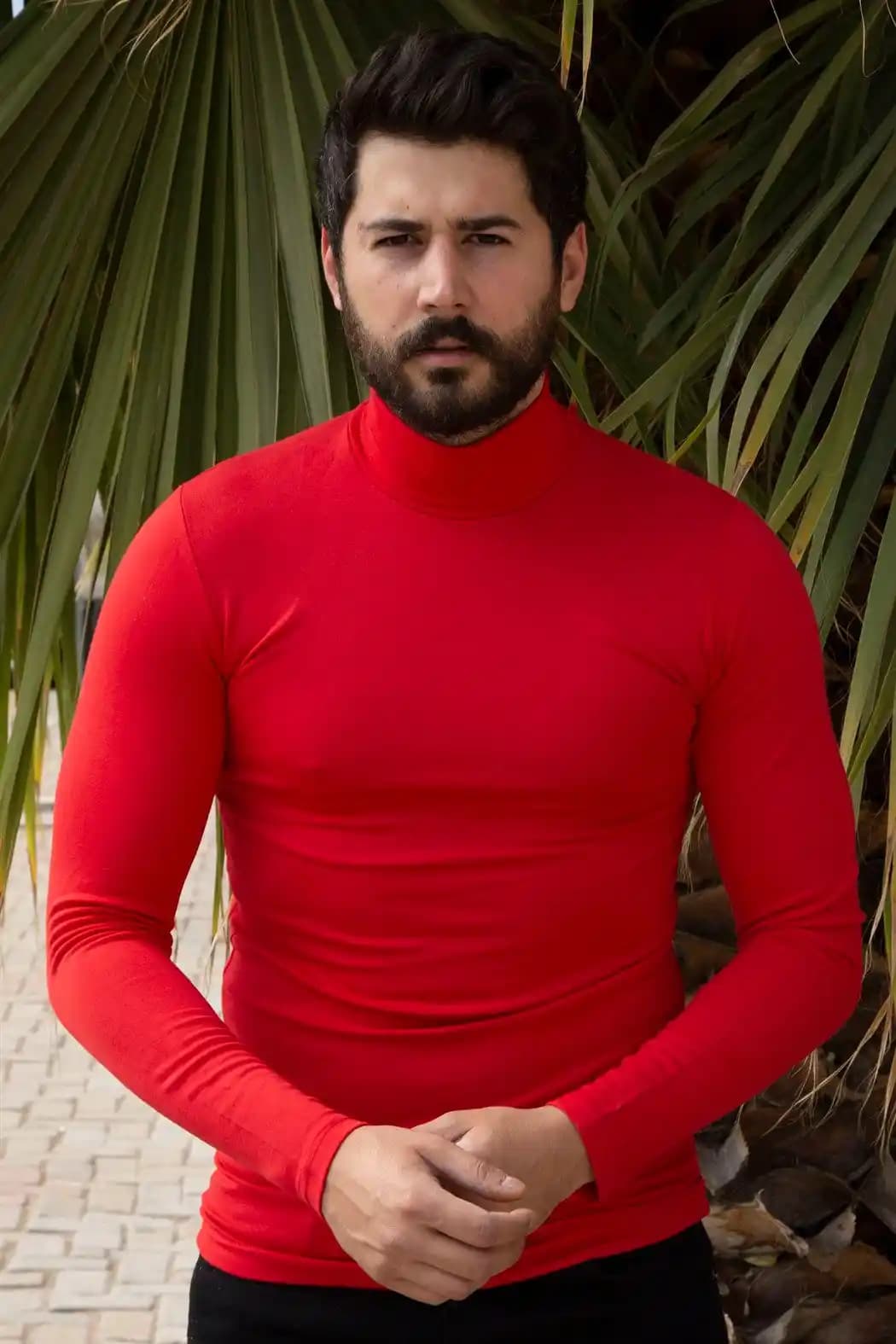 Erkekler İçin Kırmızı Boğazlı Kazaklar: Moda ve Stil İpuçlarıyla Şıklık Yaratın