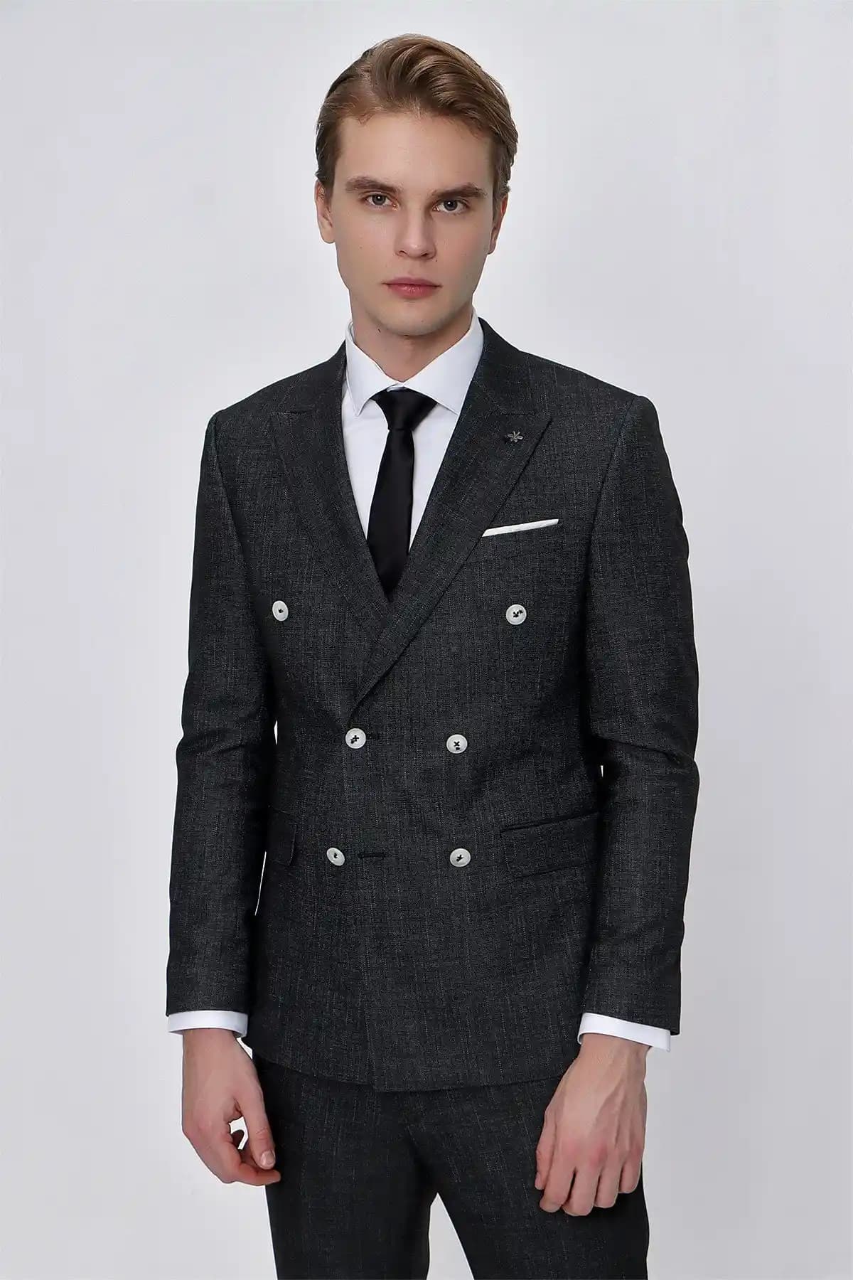 Erkekler İçin Kruvaze Takım Elbise: Modern Şıklık ve Zarafet İpuçları