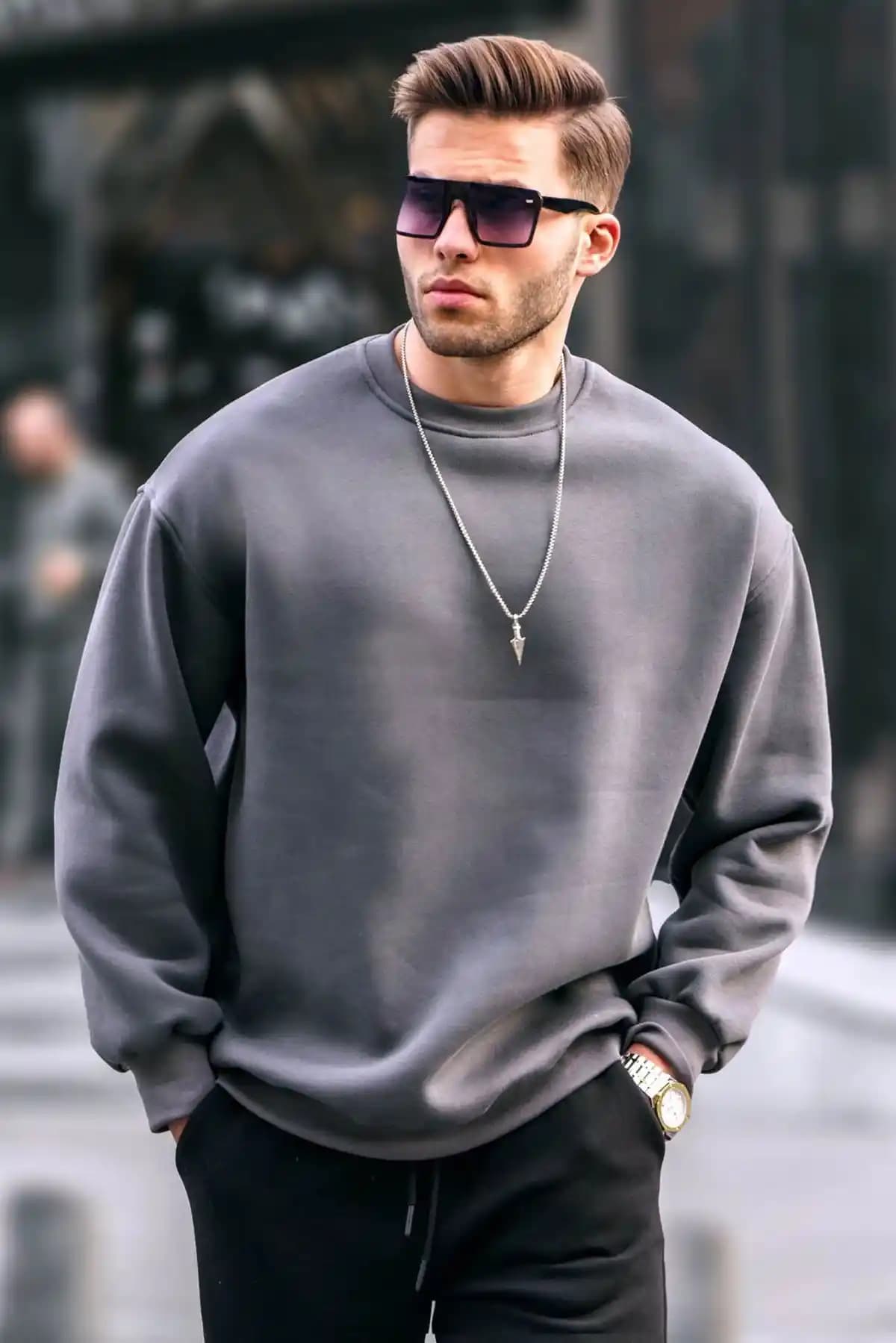Erkekler İçin Oversize Sweatshirt Modası: Tarz ve Konforun Birleşimi