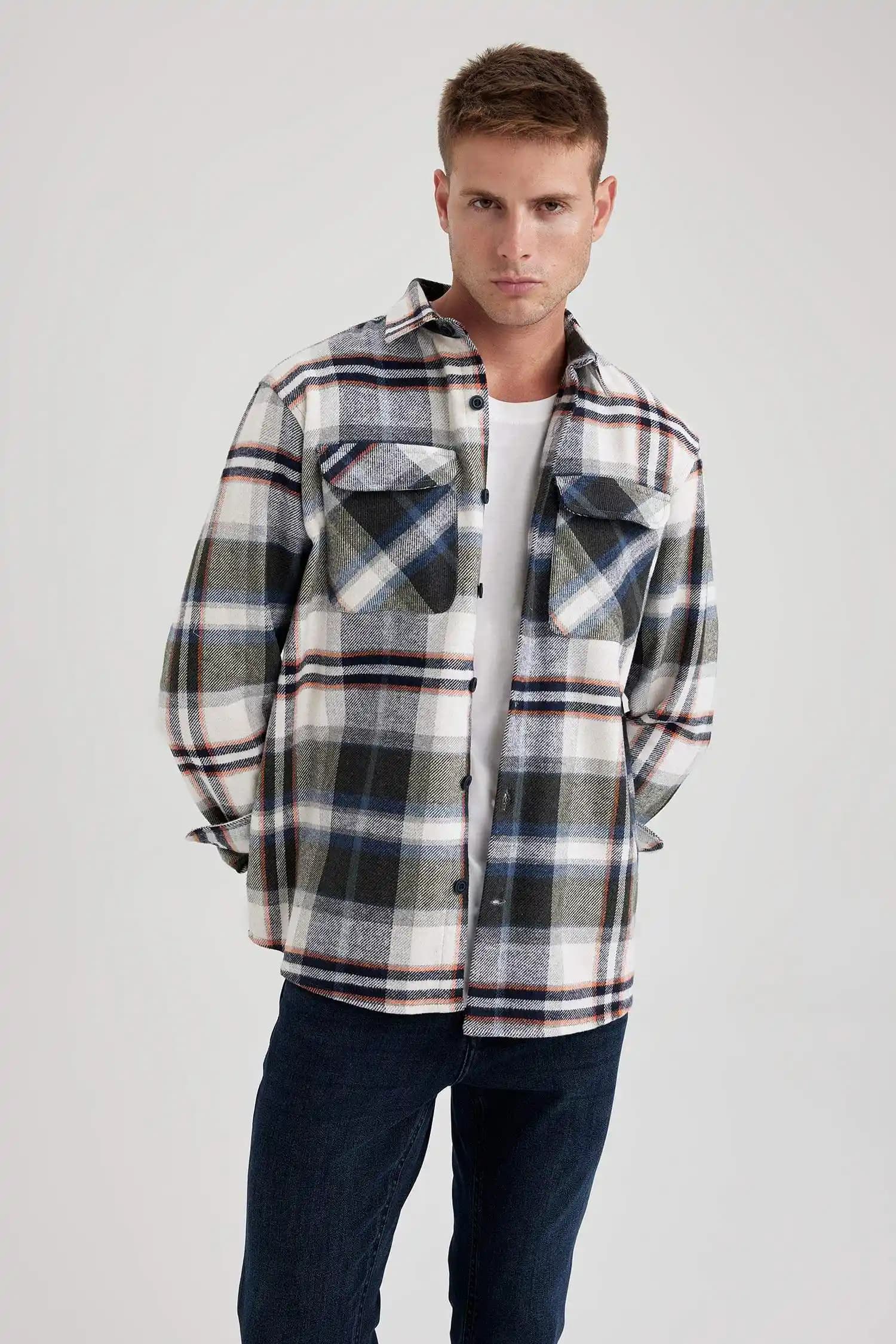 Erkekler İçin Polo Gömlekler: Şıklık ve Rahatlığın Modern Buluşması