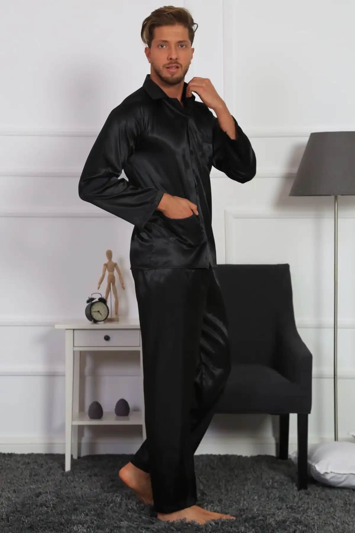 Erkekler İçin Saten Pijama Takımı: Rahatlık ve Şıklığın Modern Buluşması