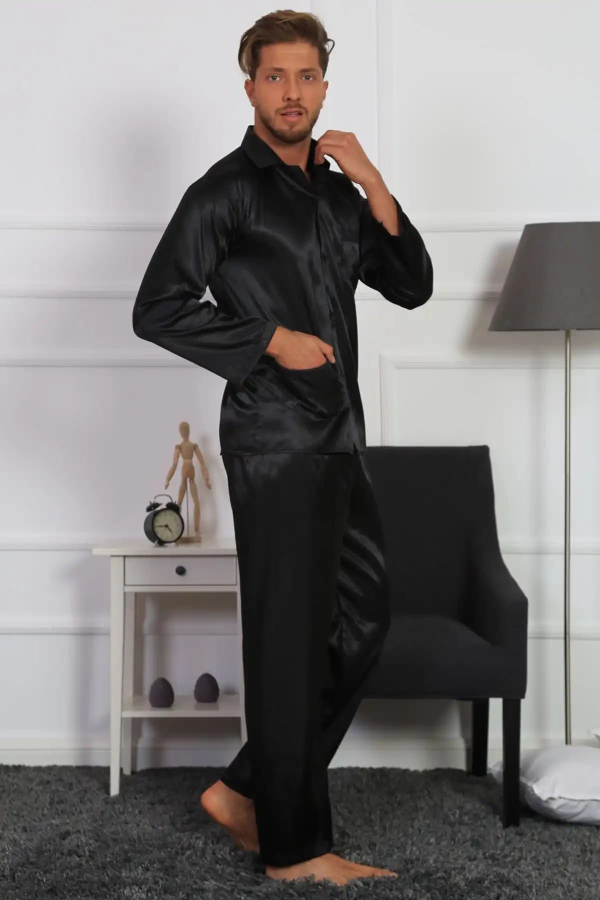 Erkekler İçin Saten Pijama Takımı: Rahatlık ve Şıklığın Modern Buluşması