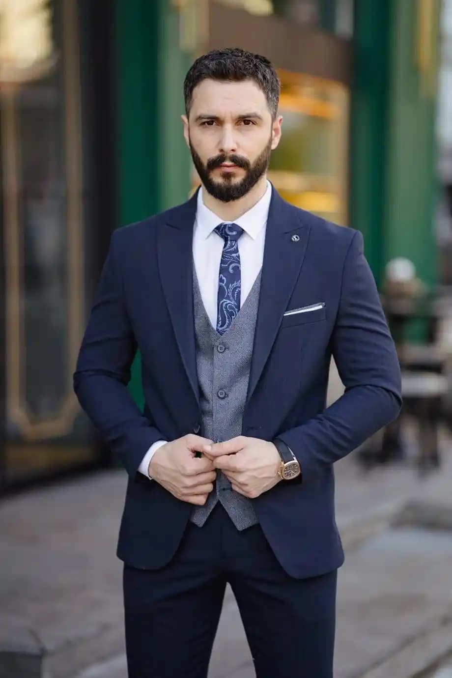 Erkekler İçin Takım Elbise Kombinasyonları ve Moda Trendleri 2023