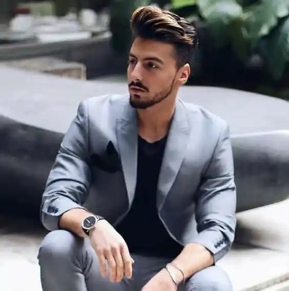 Erkekler İçin Takım Elbise ve Saç Modelleri: Şıklık ve Uyum İçin En İyi Seçenekler