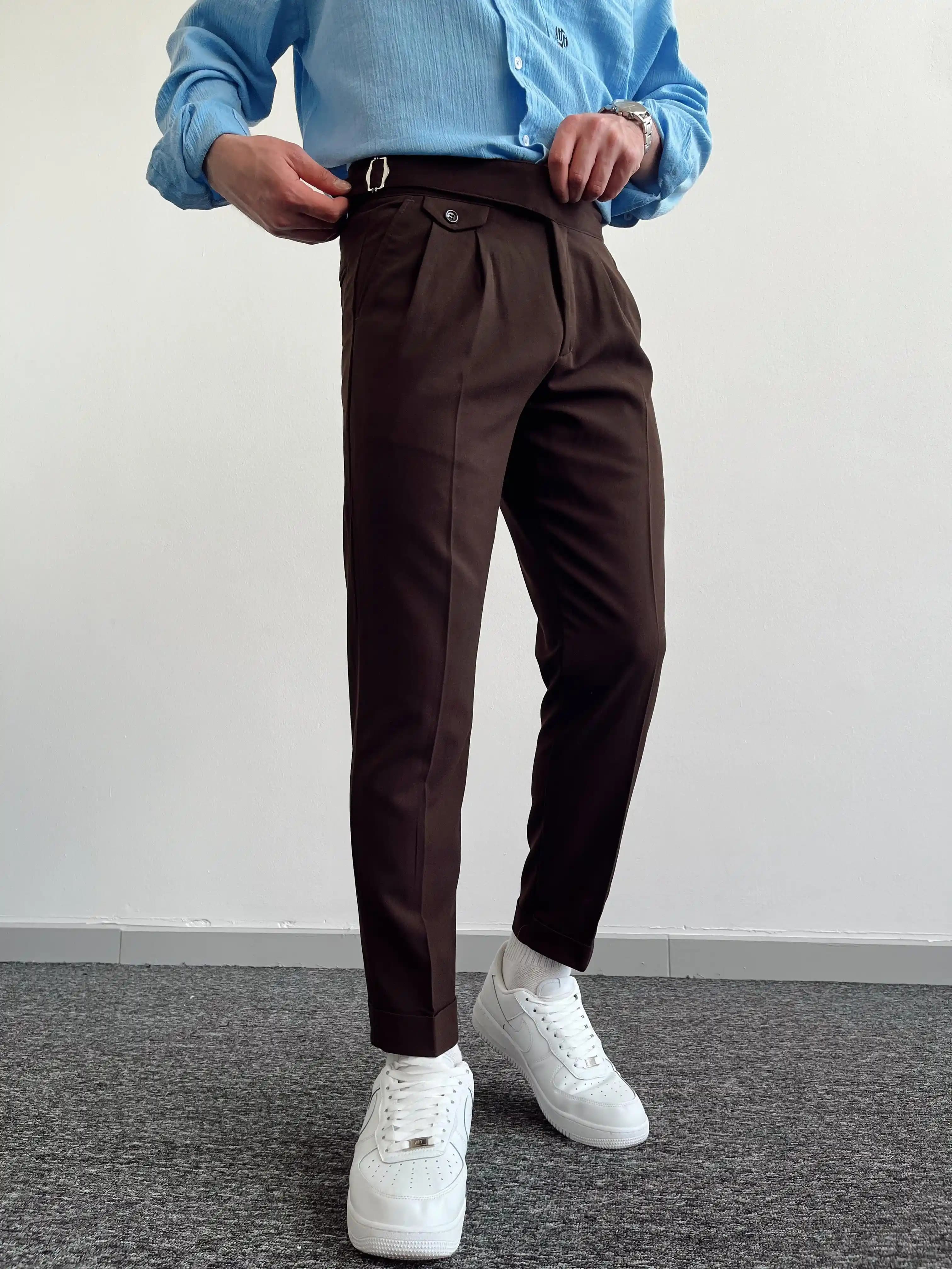 Erkekler İçin Tokalı Pantolon Modası: Güncel Trendler ve Stil İpuçları