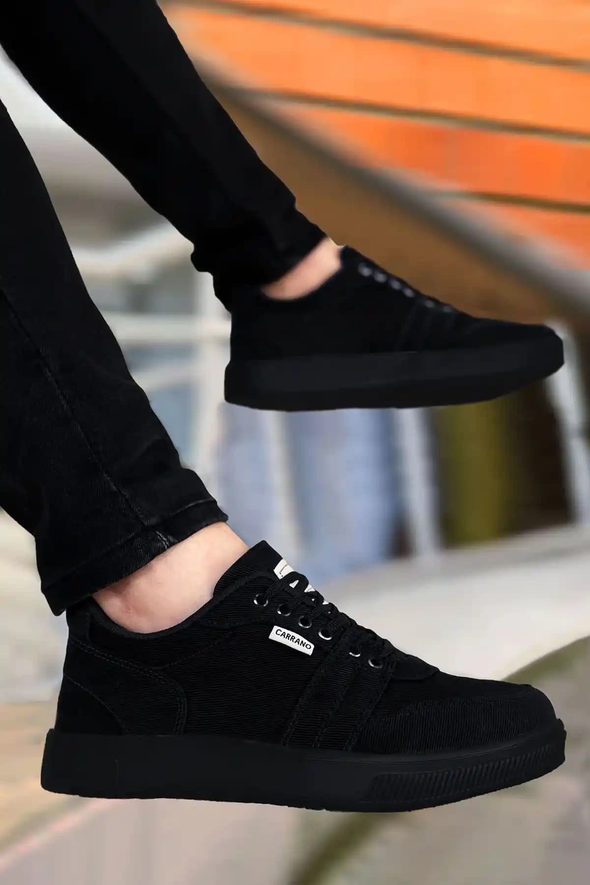 Erkekler İçin Topuklu Spor Ayakkabıları: Moda ve Konforun Birleştiği Yeni Trendler