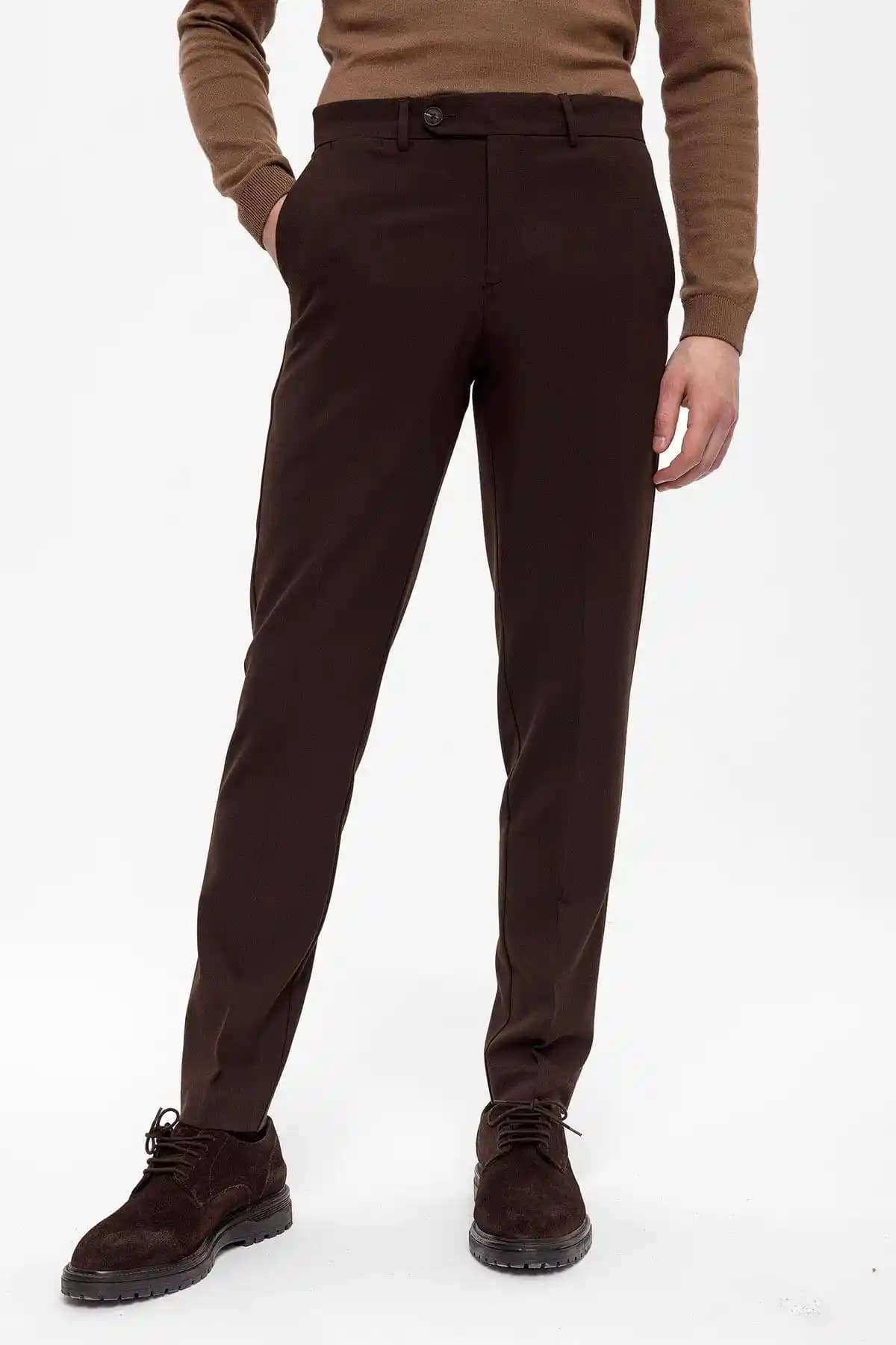 Erkekler İçin Vintage Kumaş Pantolonlar: Zamansız Şıklığın Modern Yansıması