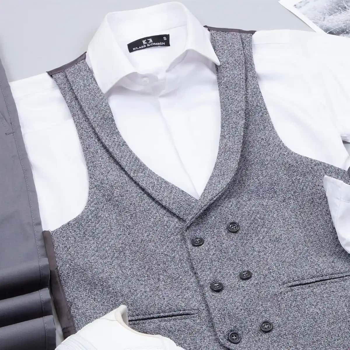 Erkekler İçin Yelek Gömlek ve Pantolon Kombinleri Stil İpuçları ve Trendler