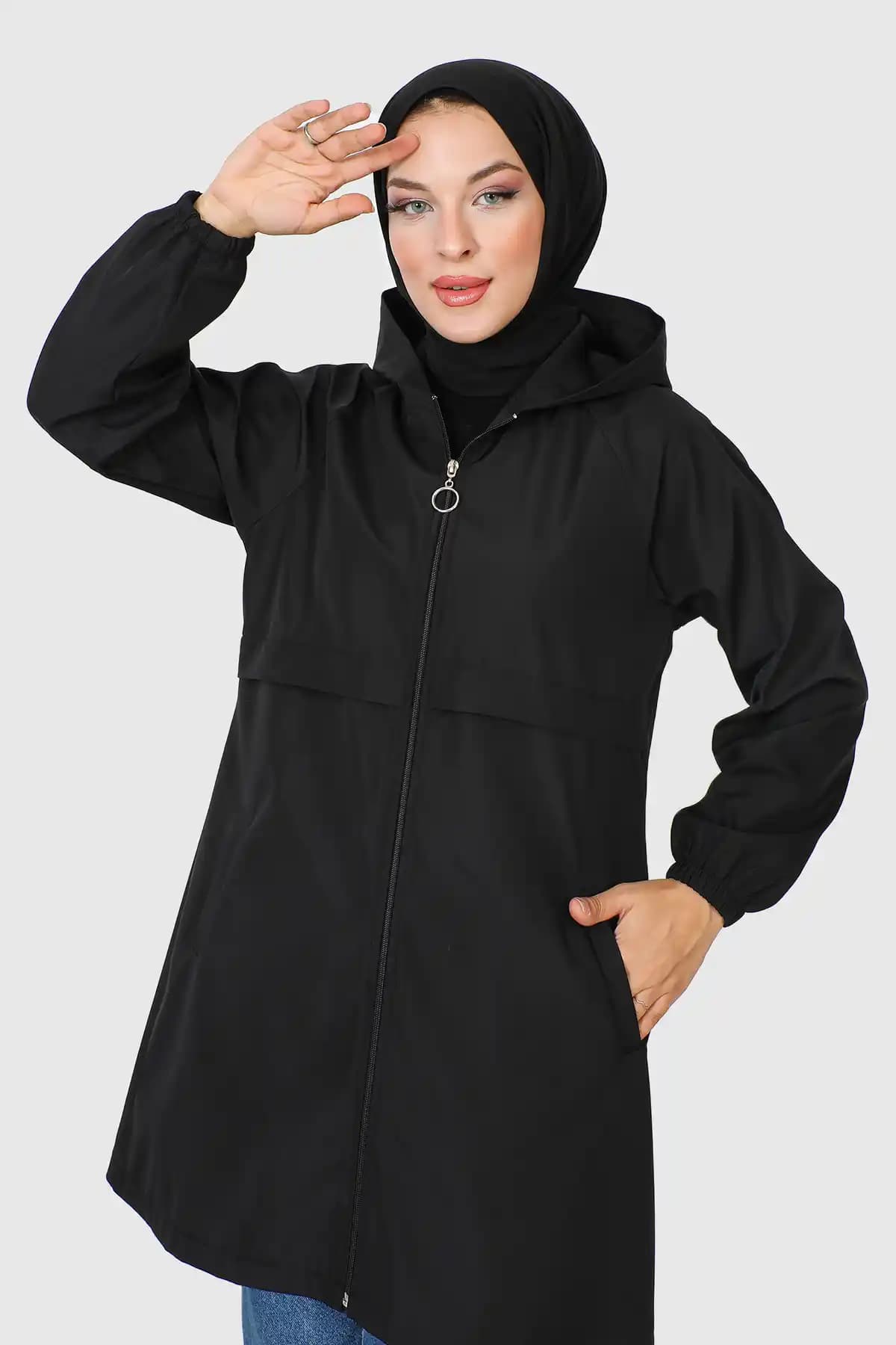 Fermuarlı Trençkotlar: Modern ve İşlevsel Tasarımlarla Moda Dünyasında Öne Çıkıyor