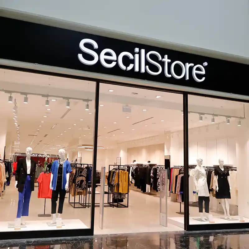 Giyim Mağazalarının Moda Dünyasındaki Yeri ve Geleceği: Trendler ve Yenilikler