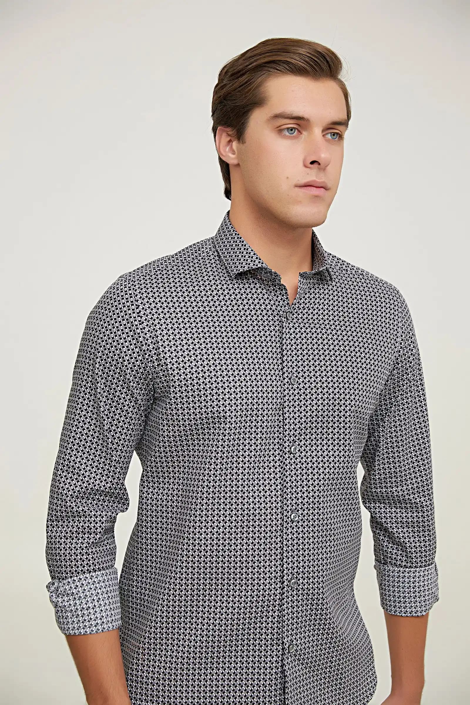 Gömlek Modasında Güncel Trendler ve Stil Yönlendirmeleri 2023