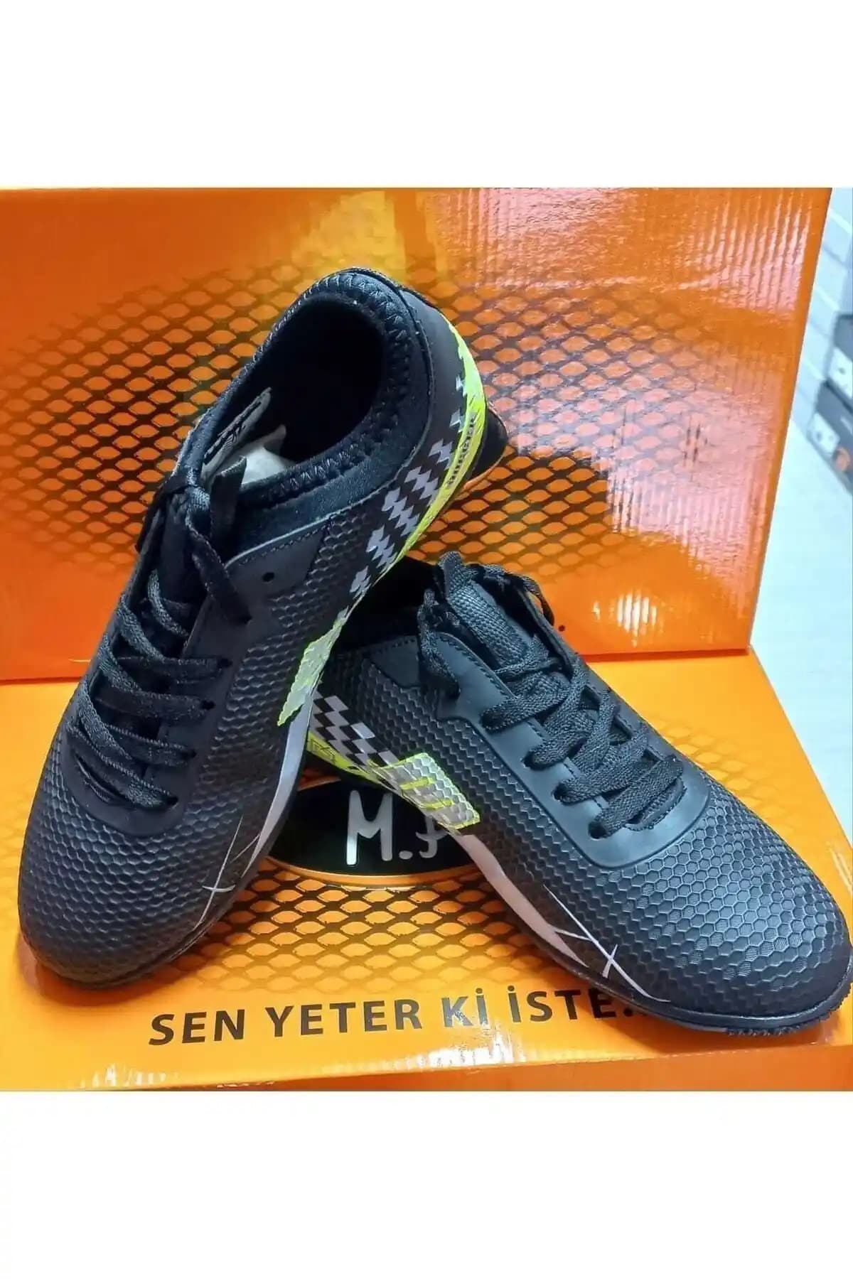 Halı Saha Ayakkabıları: Performans ve Şıklığın Buluştuğu Modaya Uygun Seçenekler