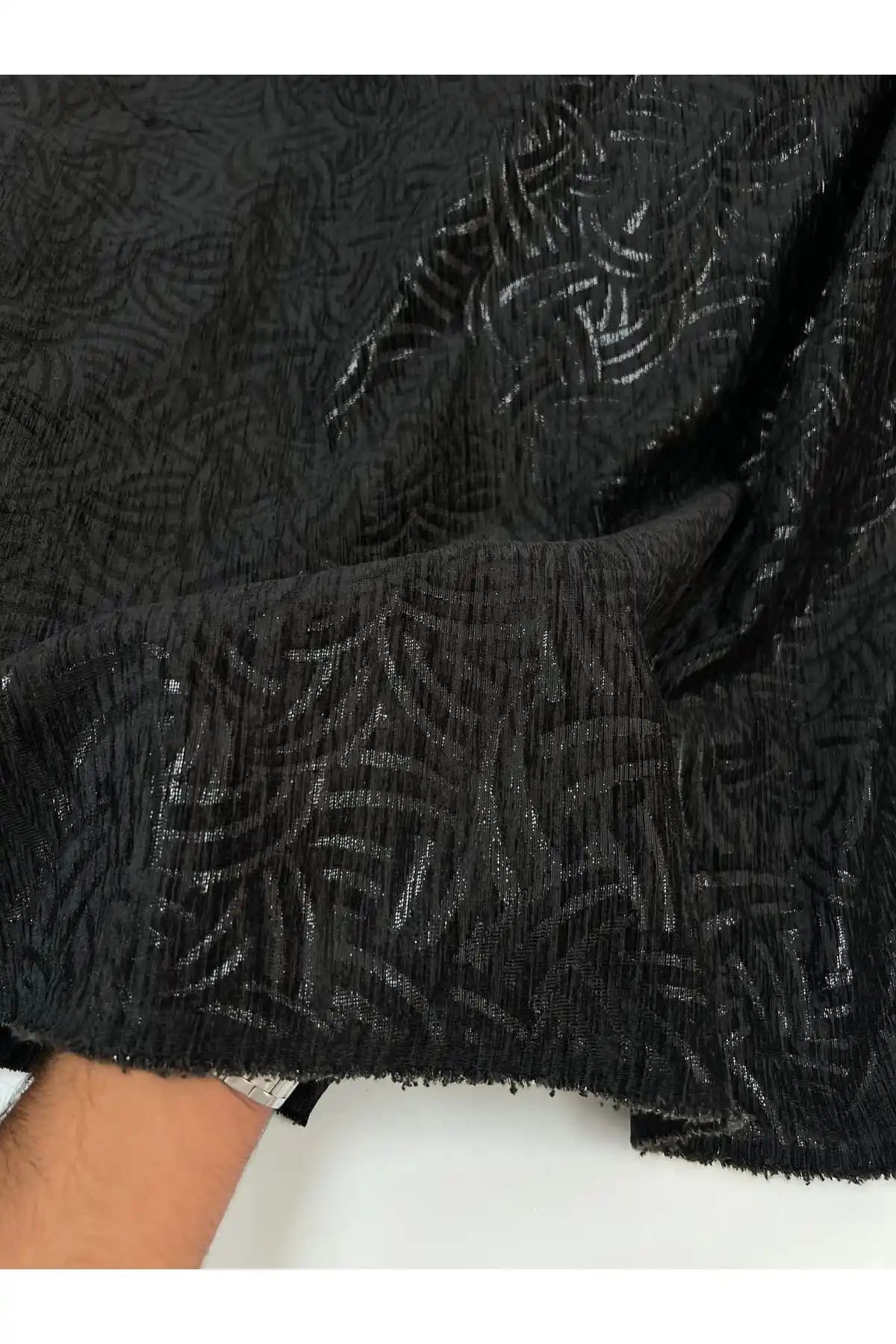 Işıltılı Kumaşlar ve Moda Dünyasındaki Parlak Kullanım Alanları