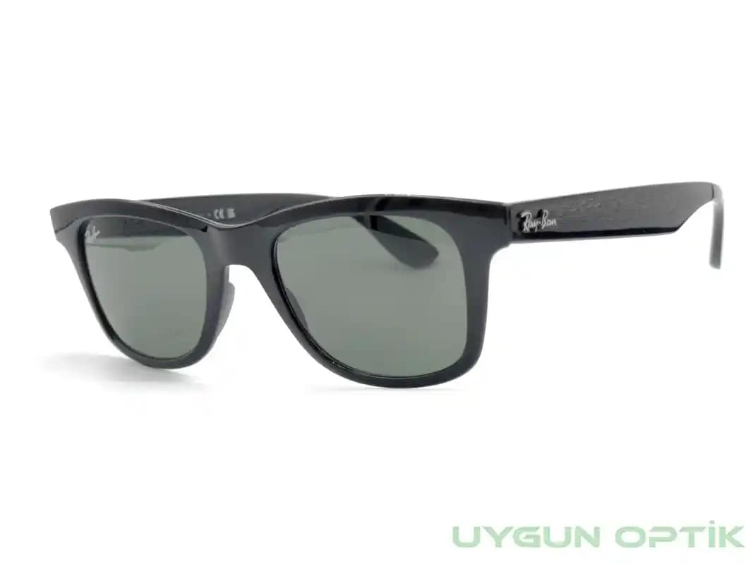 İstanbul'da Ray-Ban: Moda ve Stil İkonu Olarak Şehirdeki Yeri ve Trendler