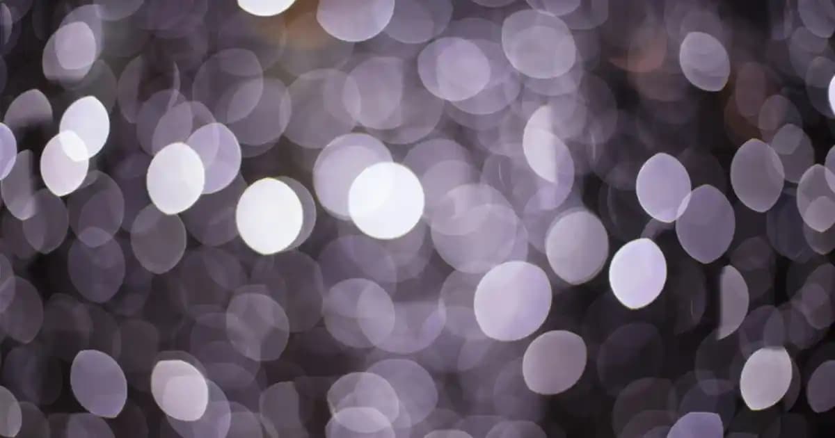 Kadife Pantolonların Erkek Modasındaki Yükselişi ve Mavi Tonların Şıklığı