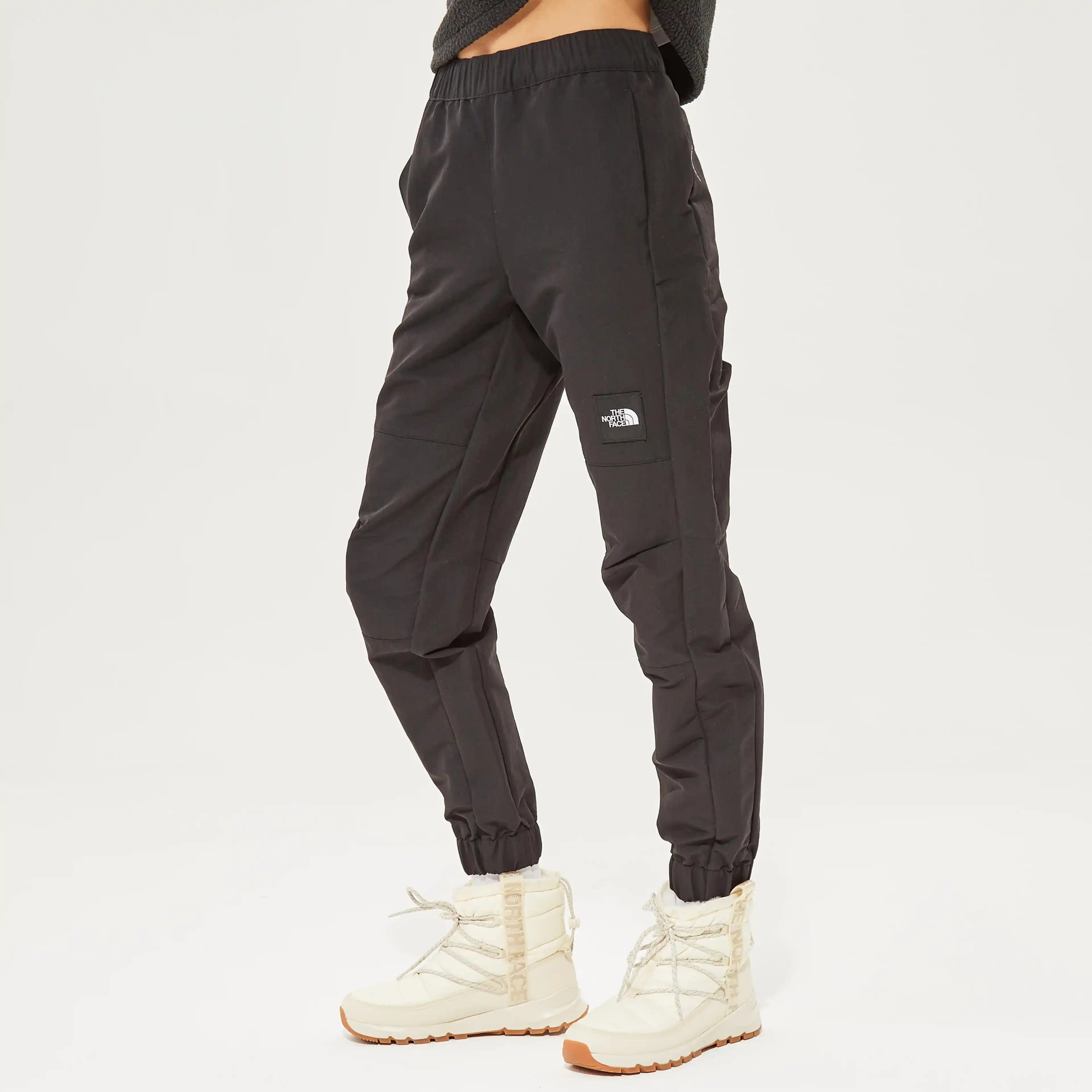 Kadınlar İçin Eşofman Altı Trendleri ve Moda Dünyasındaki Yeri