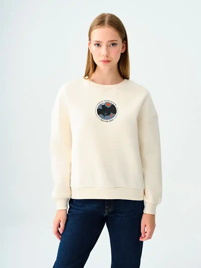 Kadınlar İçin Loft Sweatshirtler: Rahatlık ve Şıklığın Modern Buluşması